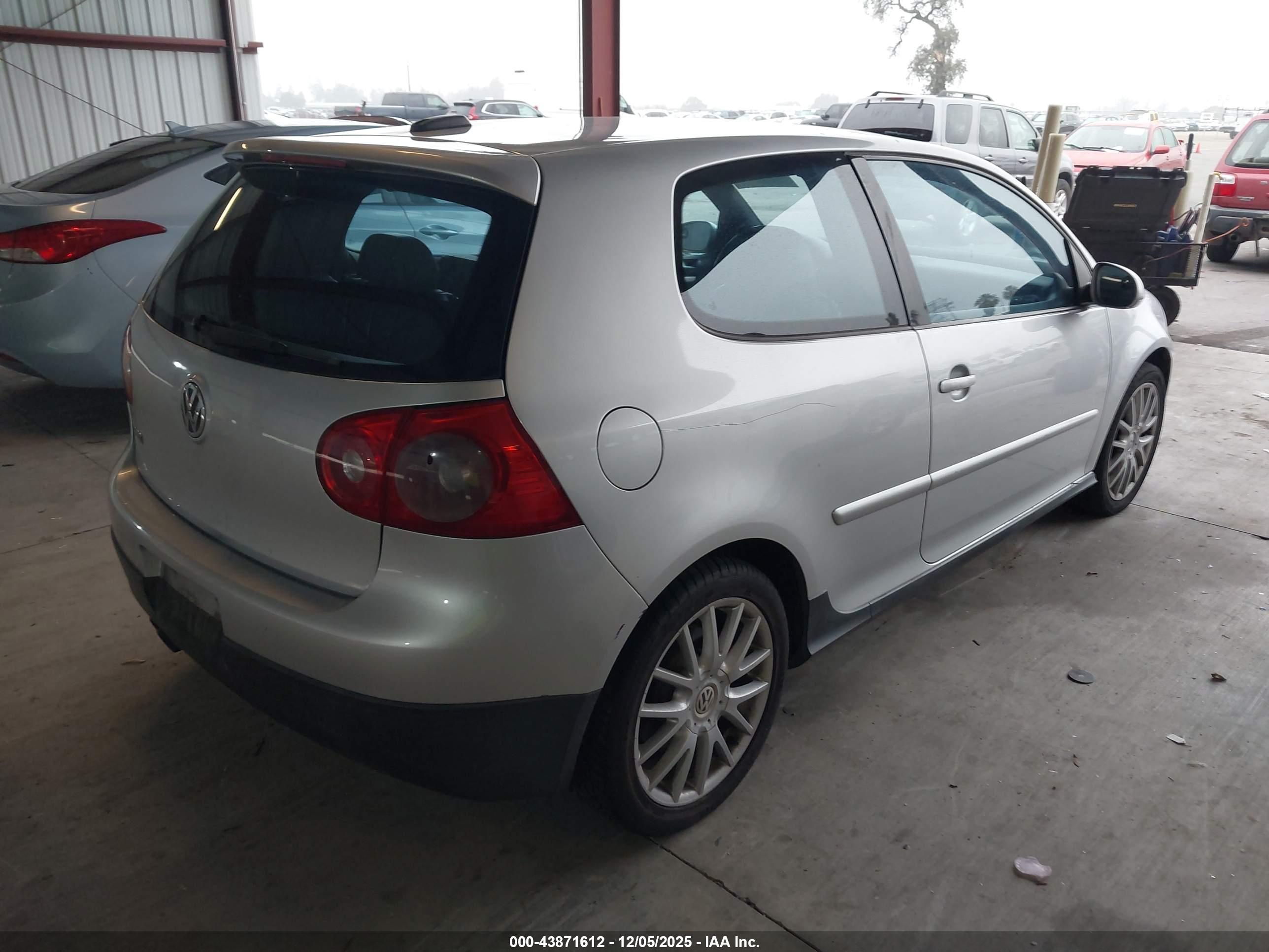 VOLKSWAGEN GTI image 4