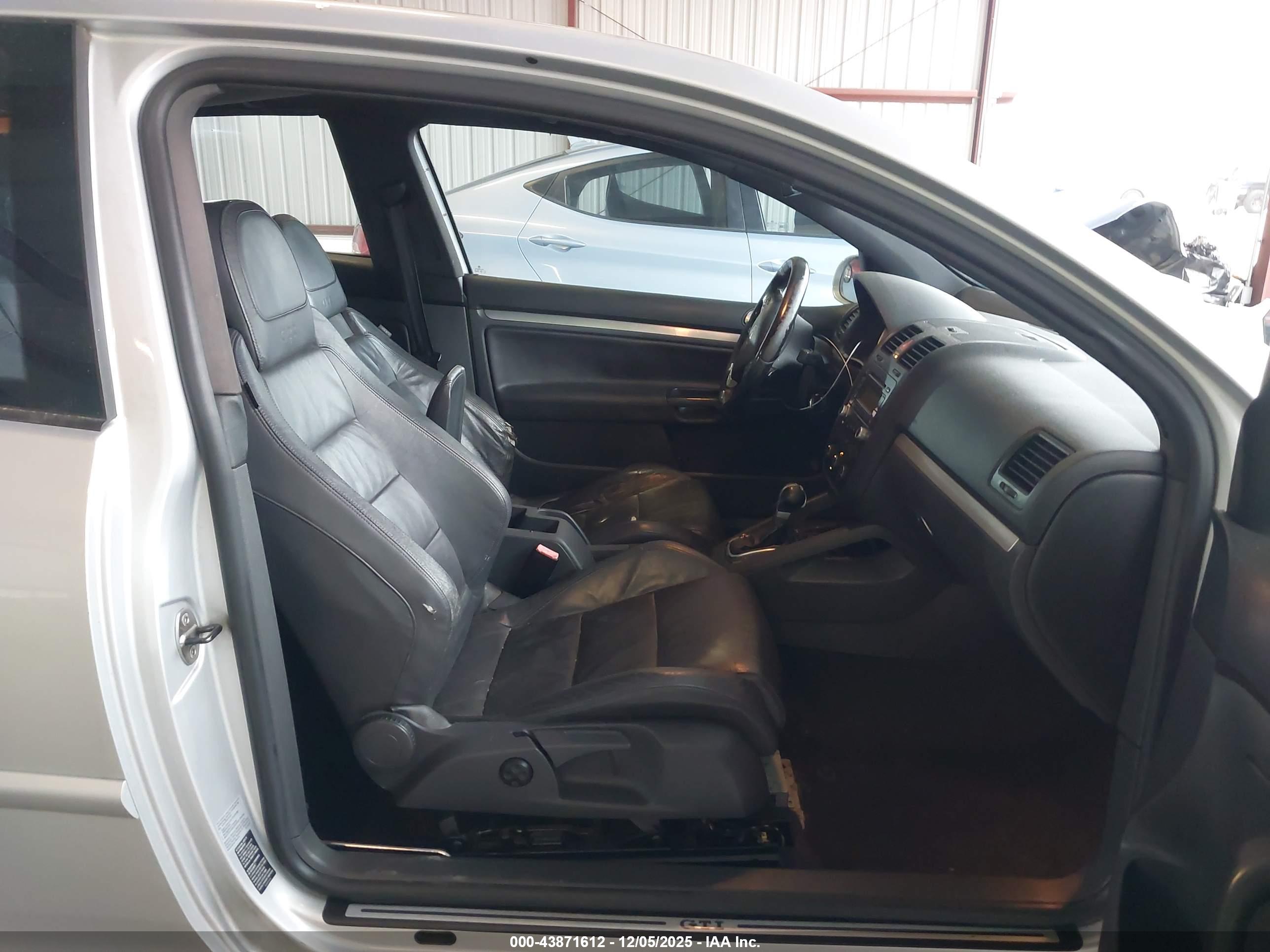 VOLKSWAGEN GTI image 5
