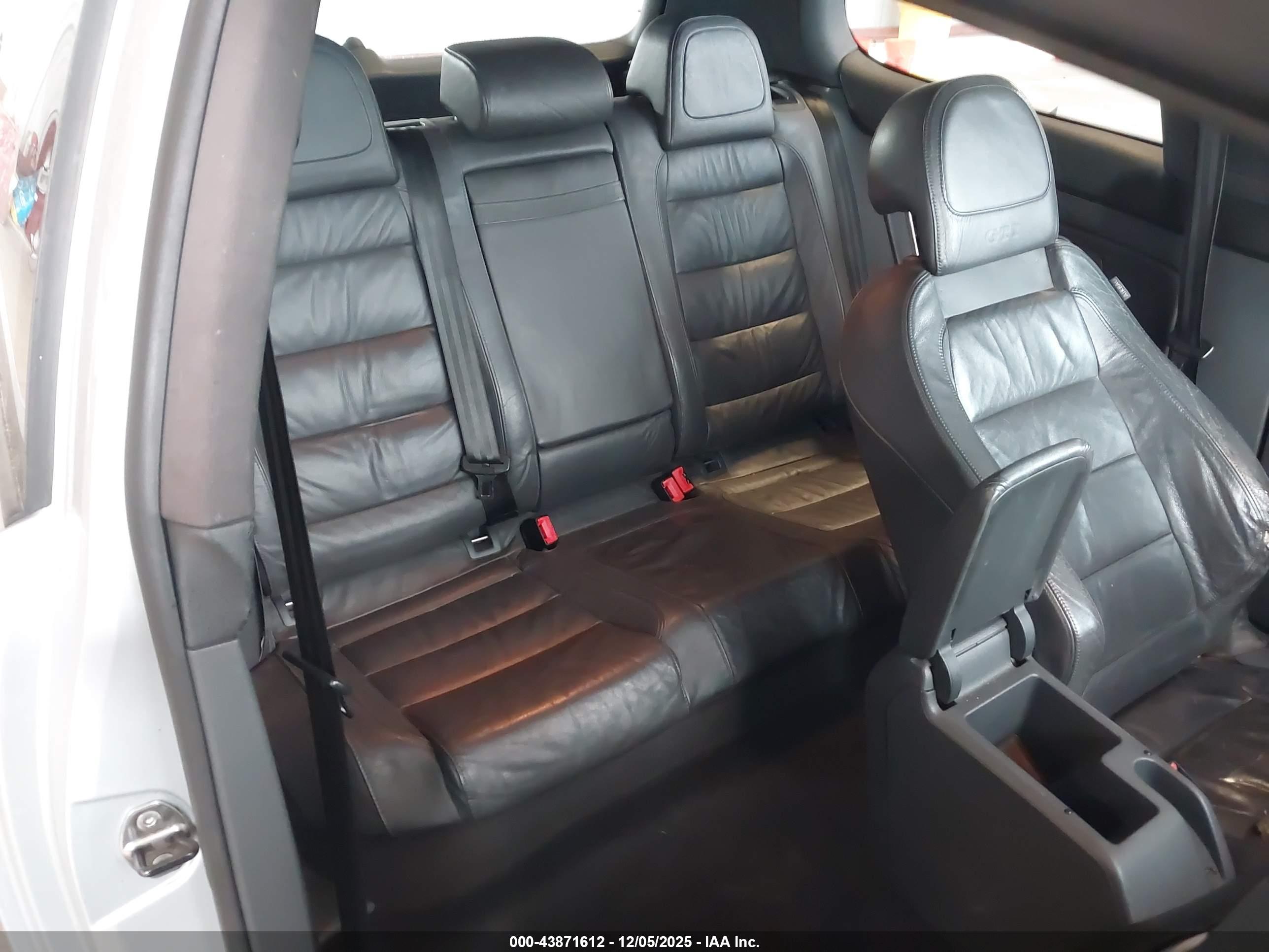 VOLKSWAGEN GTI image 8