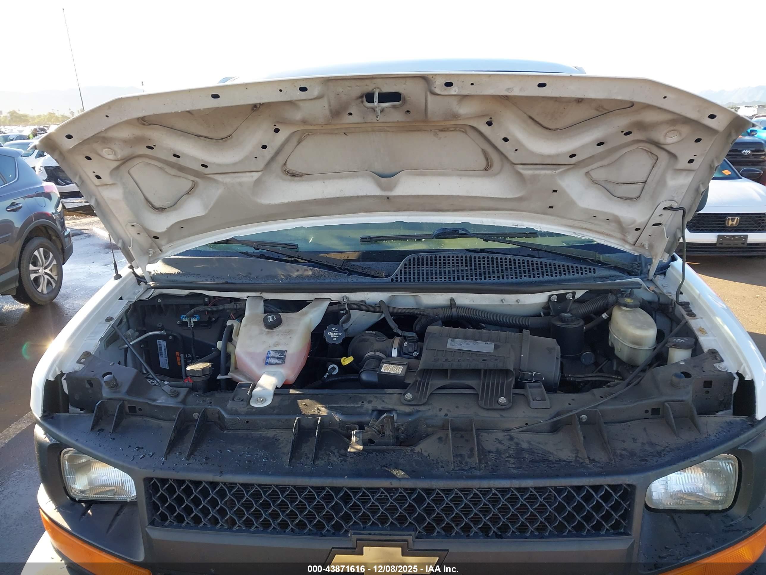 CHEVROLET EXPRESS image 10