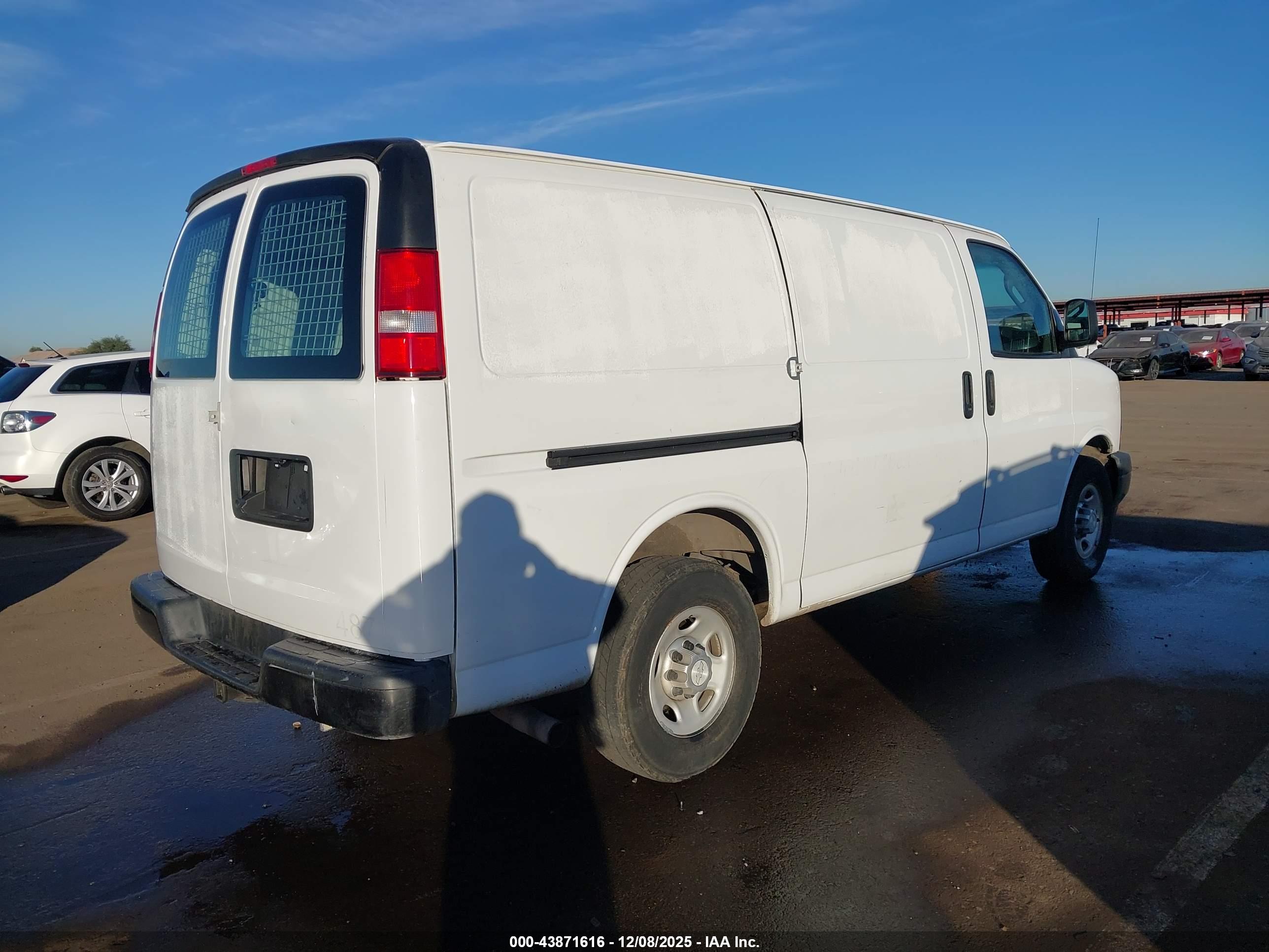 CHEVROLET EXPRESS image 4