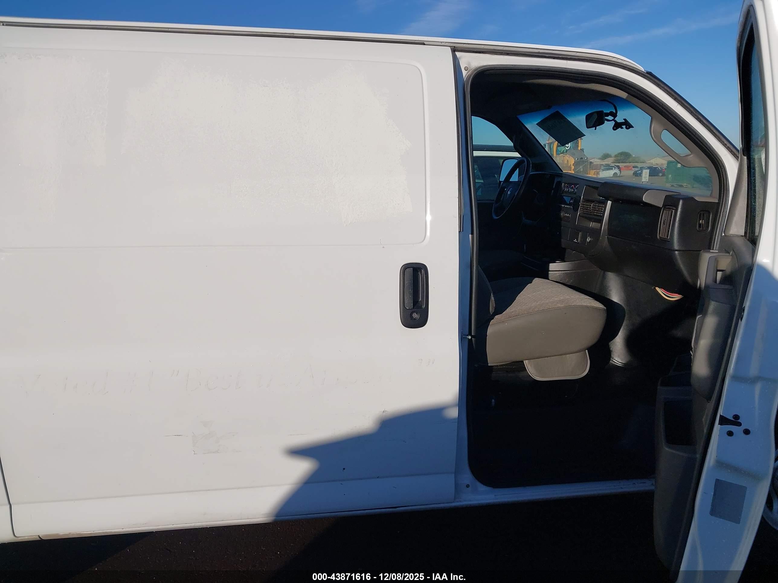 CHEVROLET EXPRESS image 5