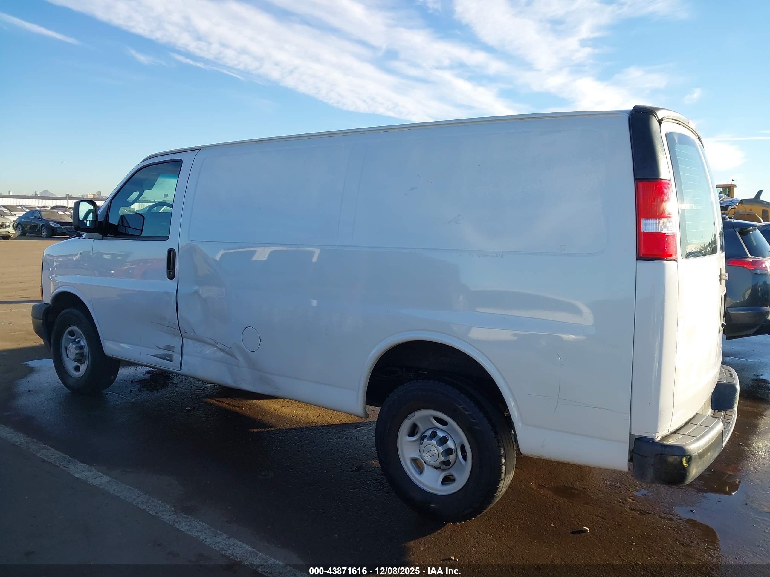 CHEVROLET EXPRESS image 6