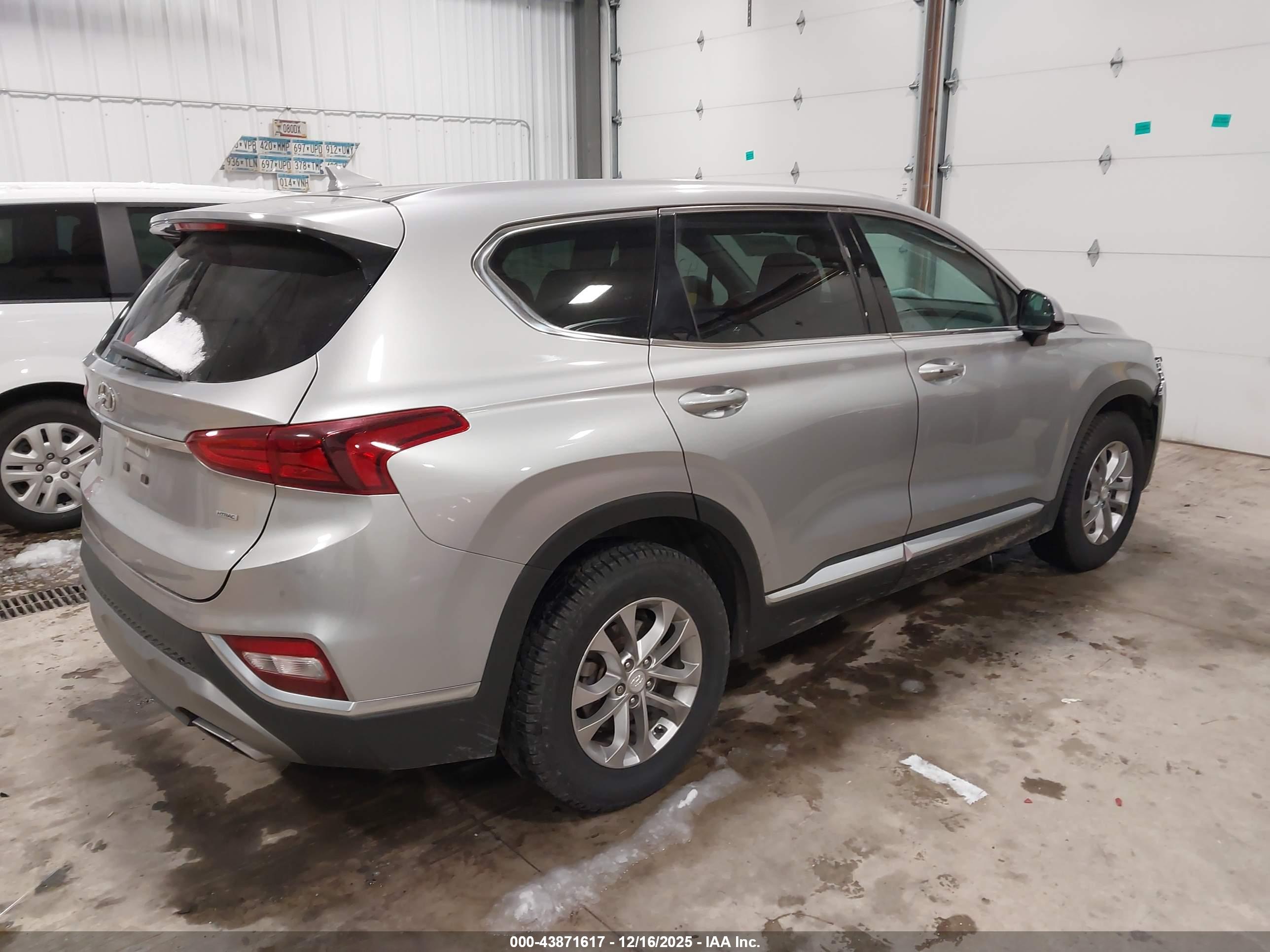 HYUNDAI SANTA image 4