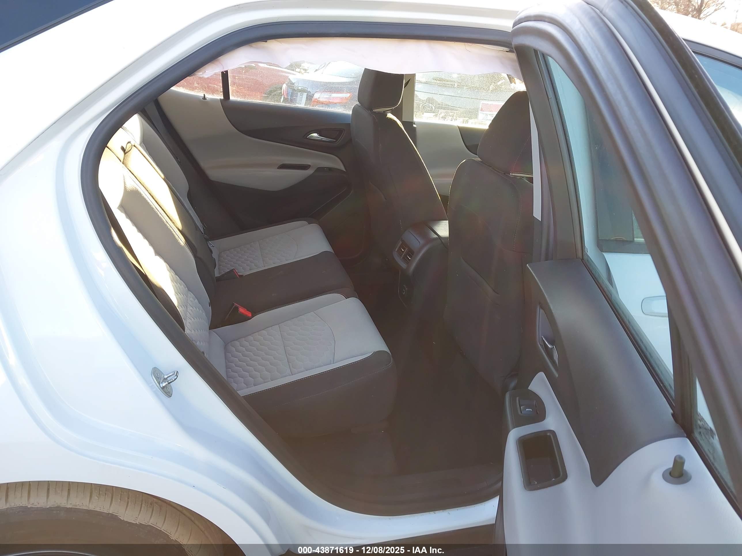 CHEVROLET EQUINOX image 8