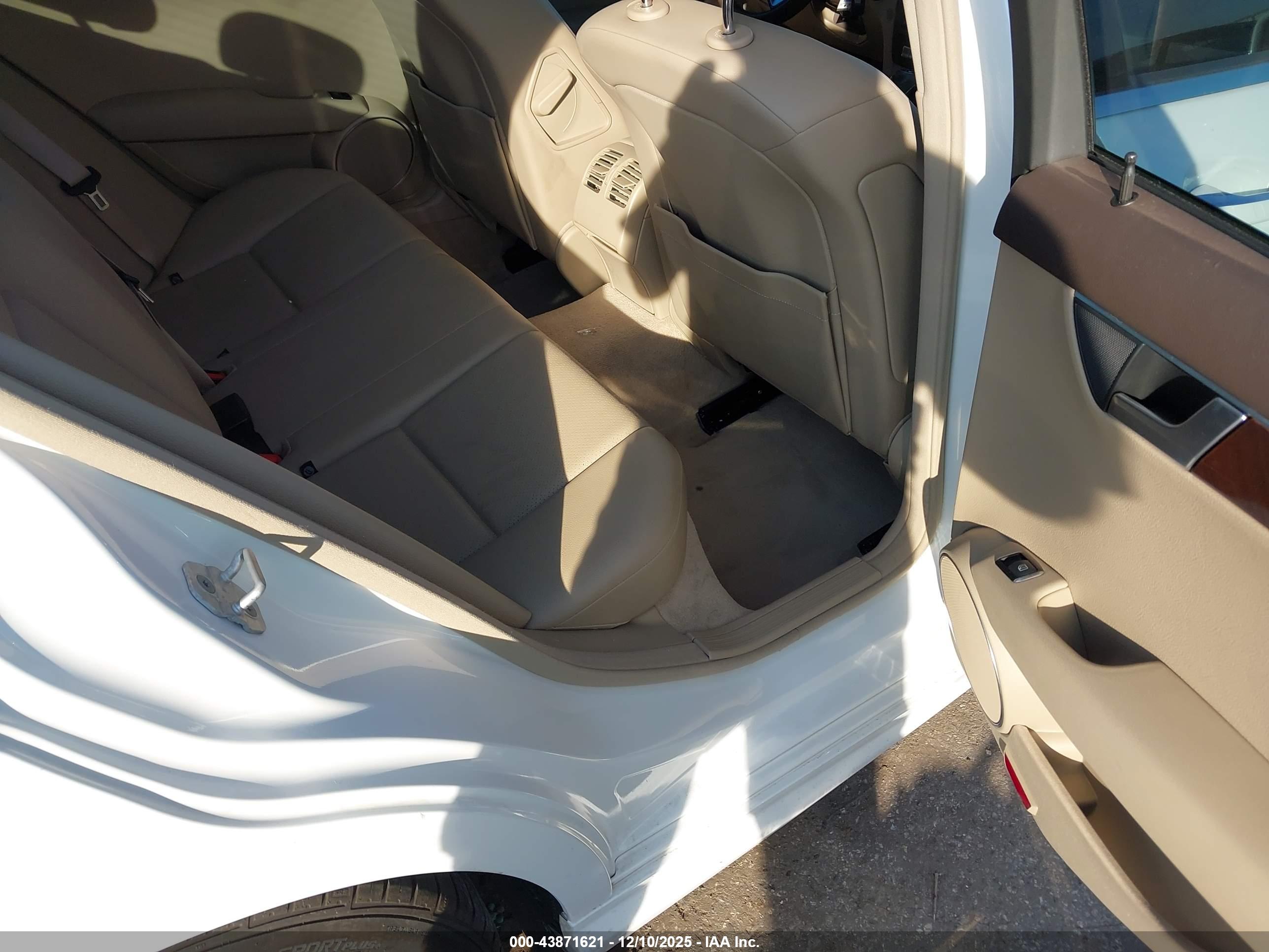 MERCEDES-BENZ C image 8