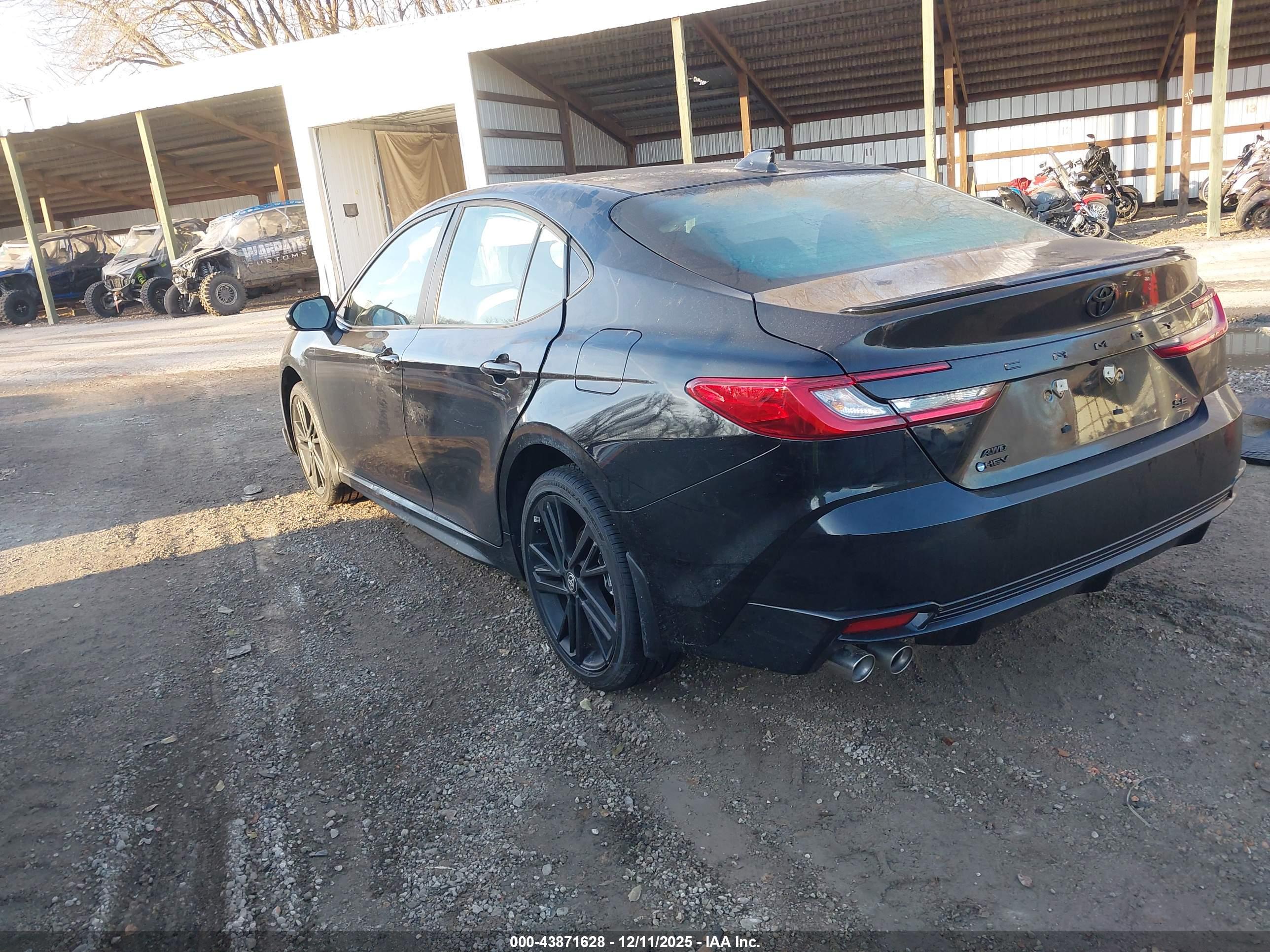 TOYOTA CAMRY image 3