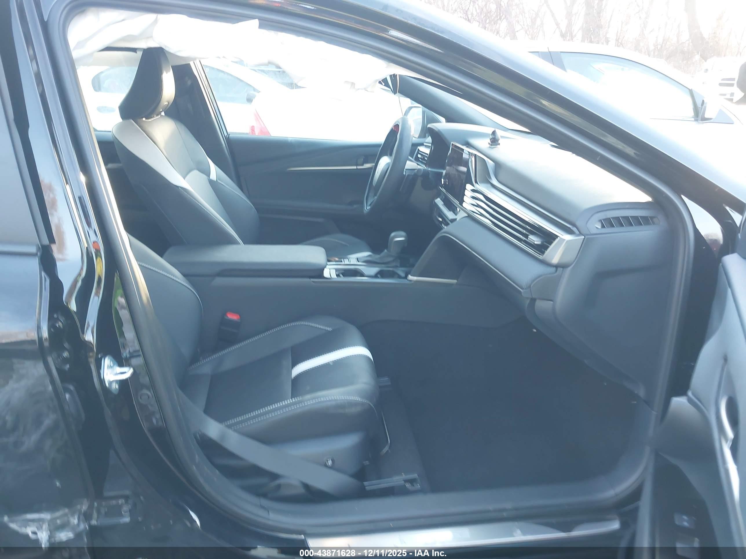 TOYOTA CAMRY image 5