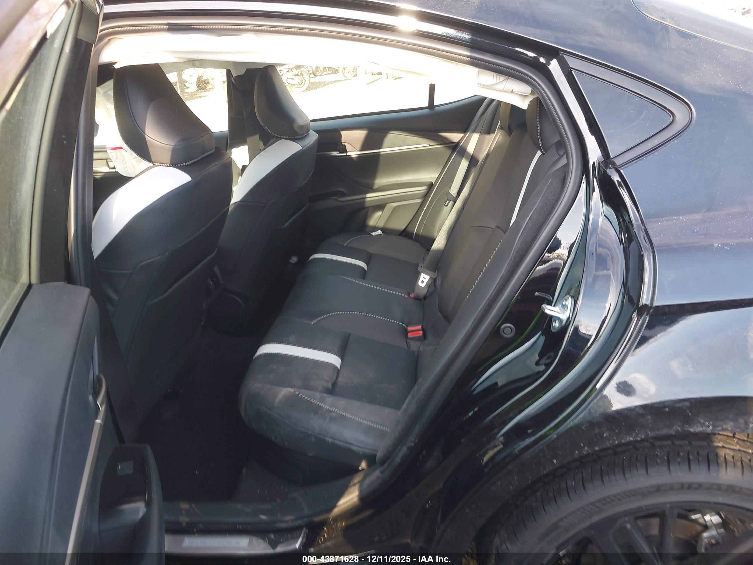 TOYOTA CAMRY image 8