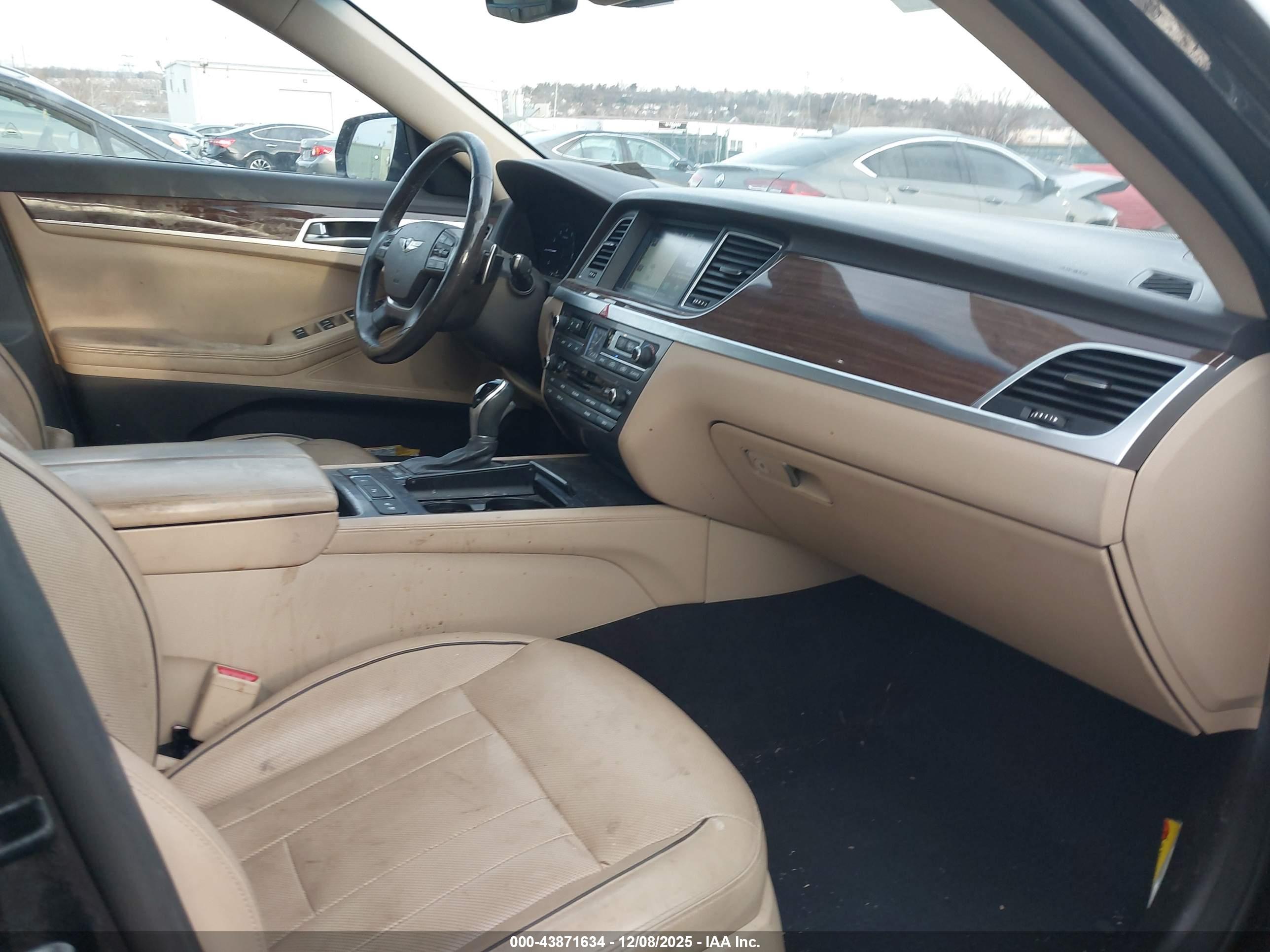 HYUNDAI GENESIS image 5