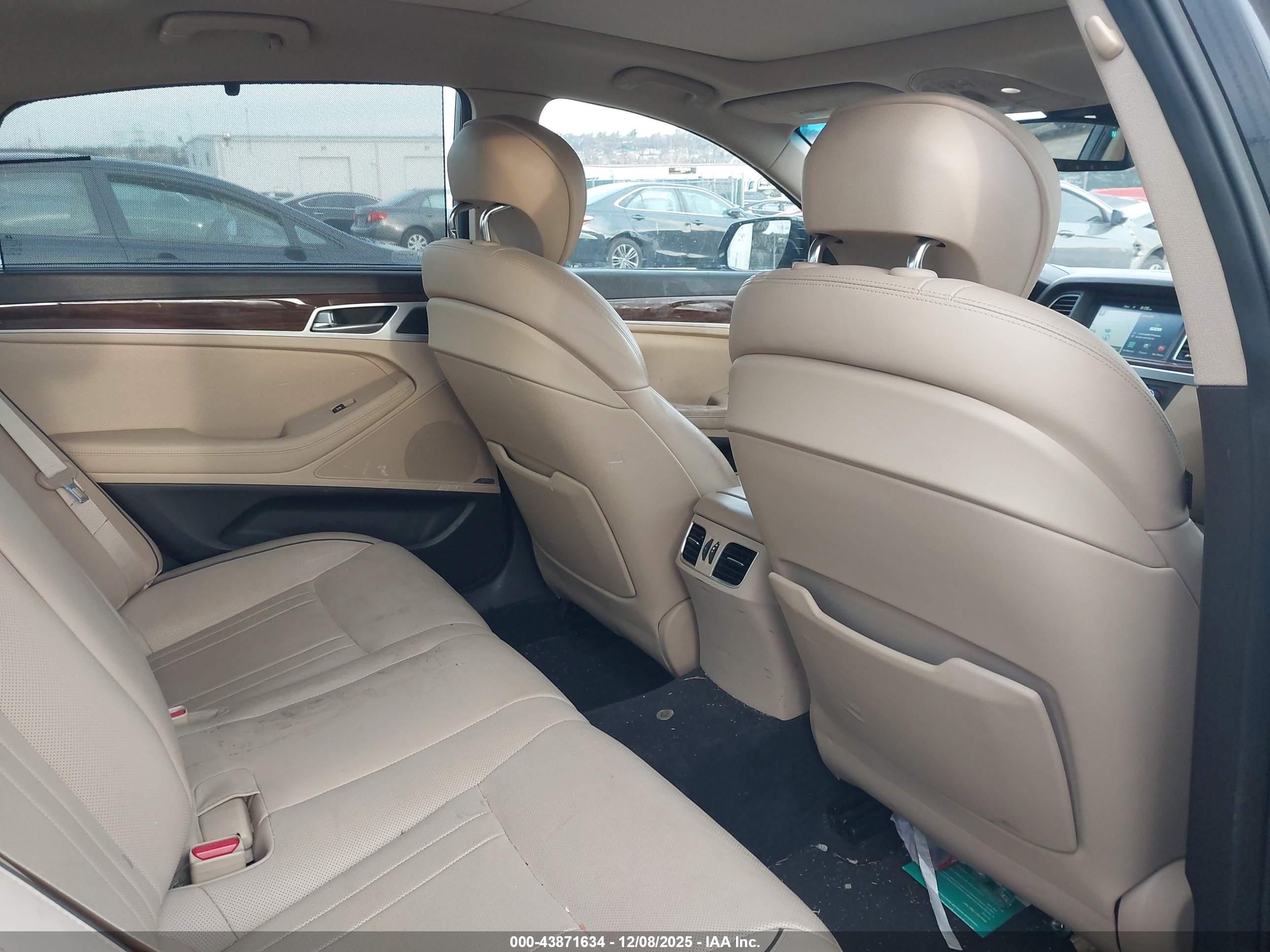 HYUNDAI GENESIS image 8