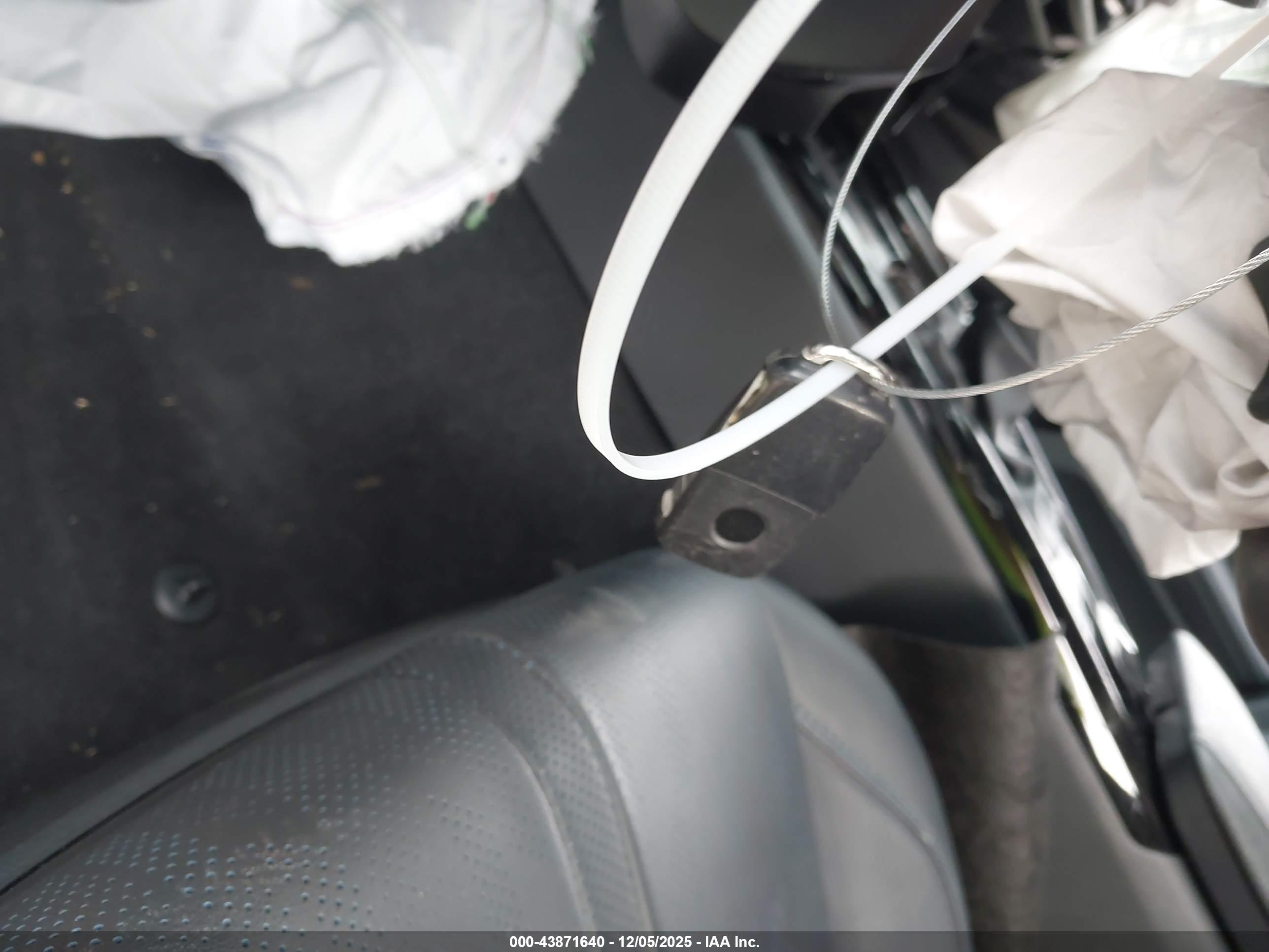TOYOTA CAMRY image 11