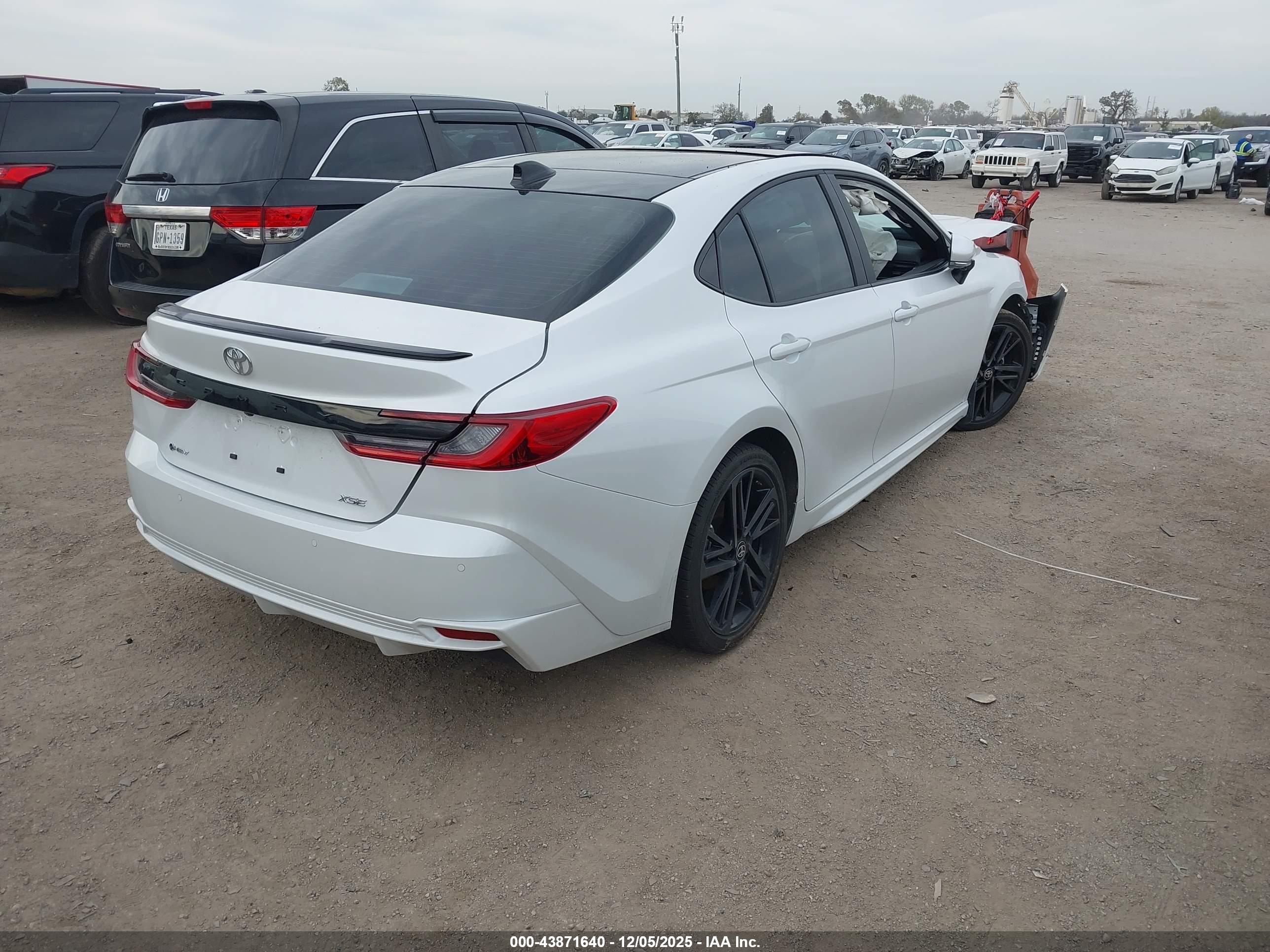 TOYOTA CAMRY image 4