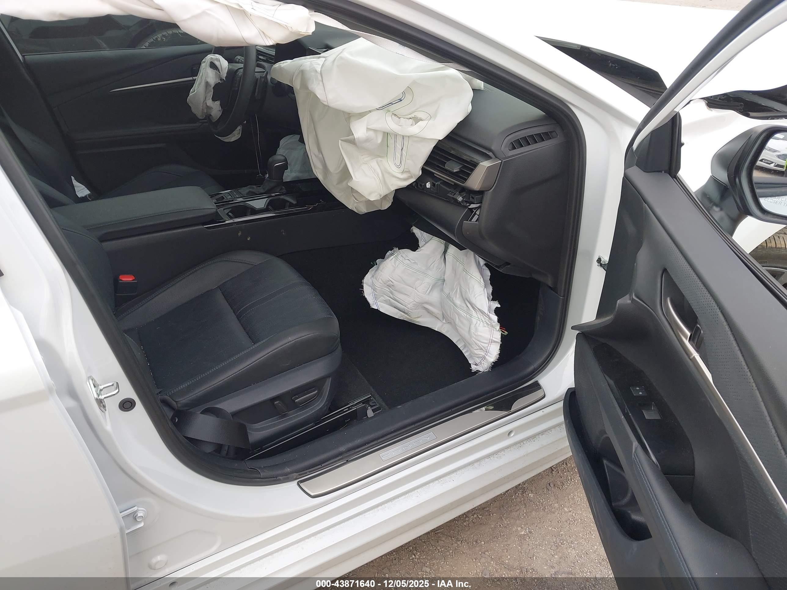 TOYOTA CAMRY image 5