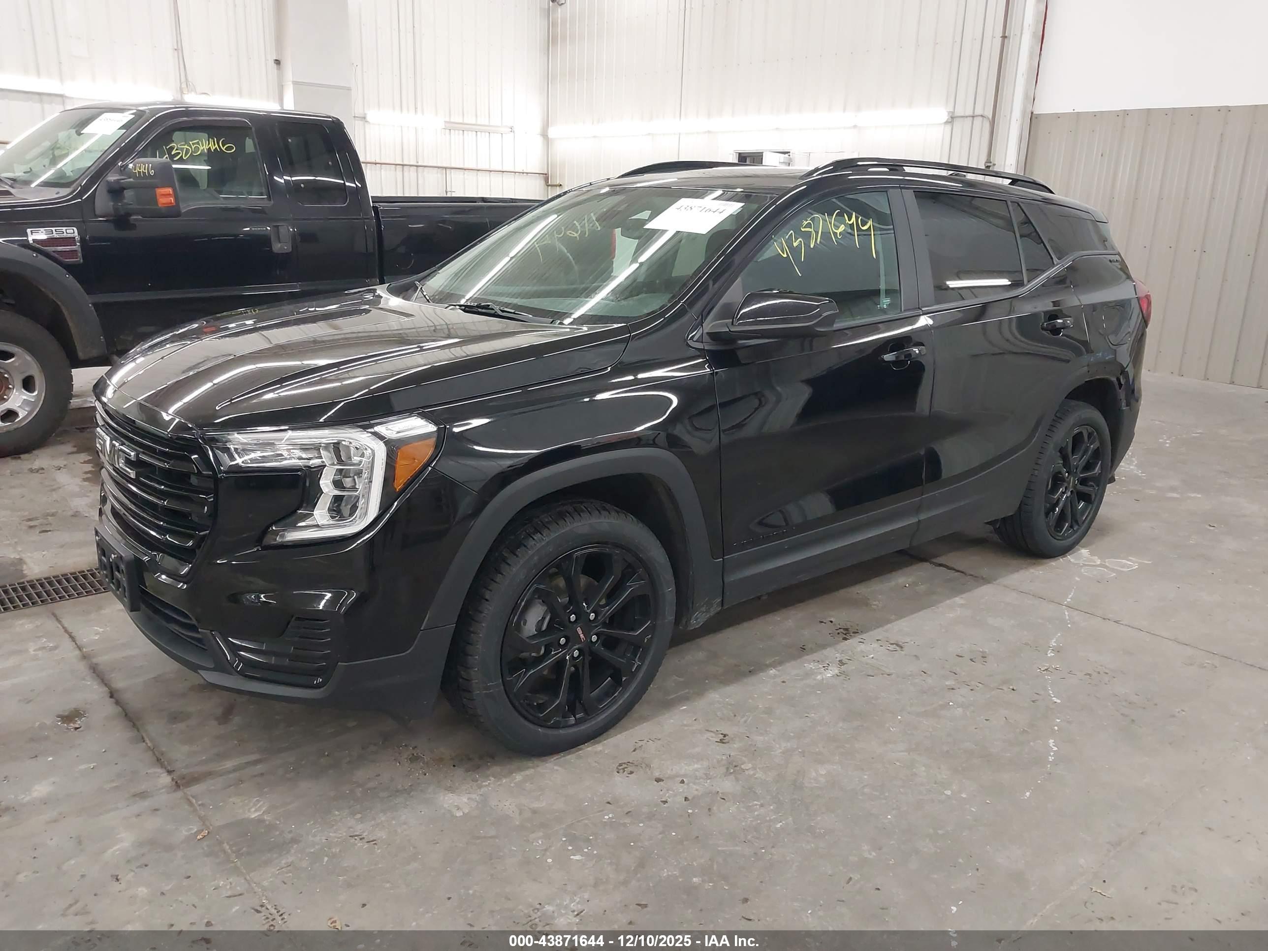 GMC TERRAIN image 2