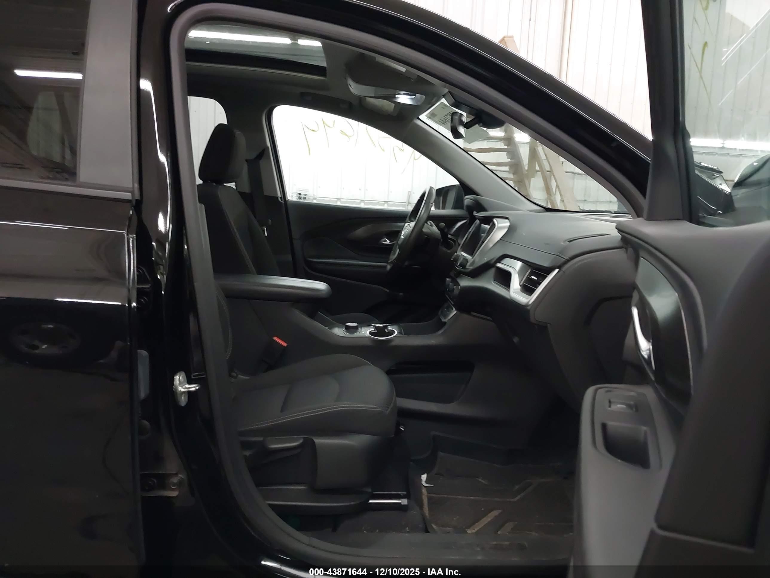 GMC TERRAIN image 5