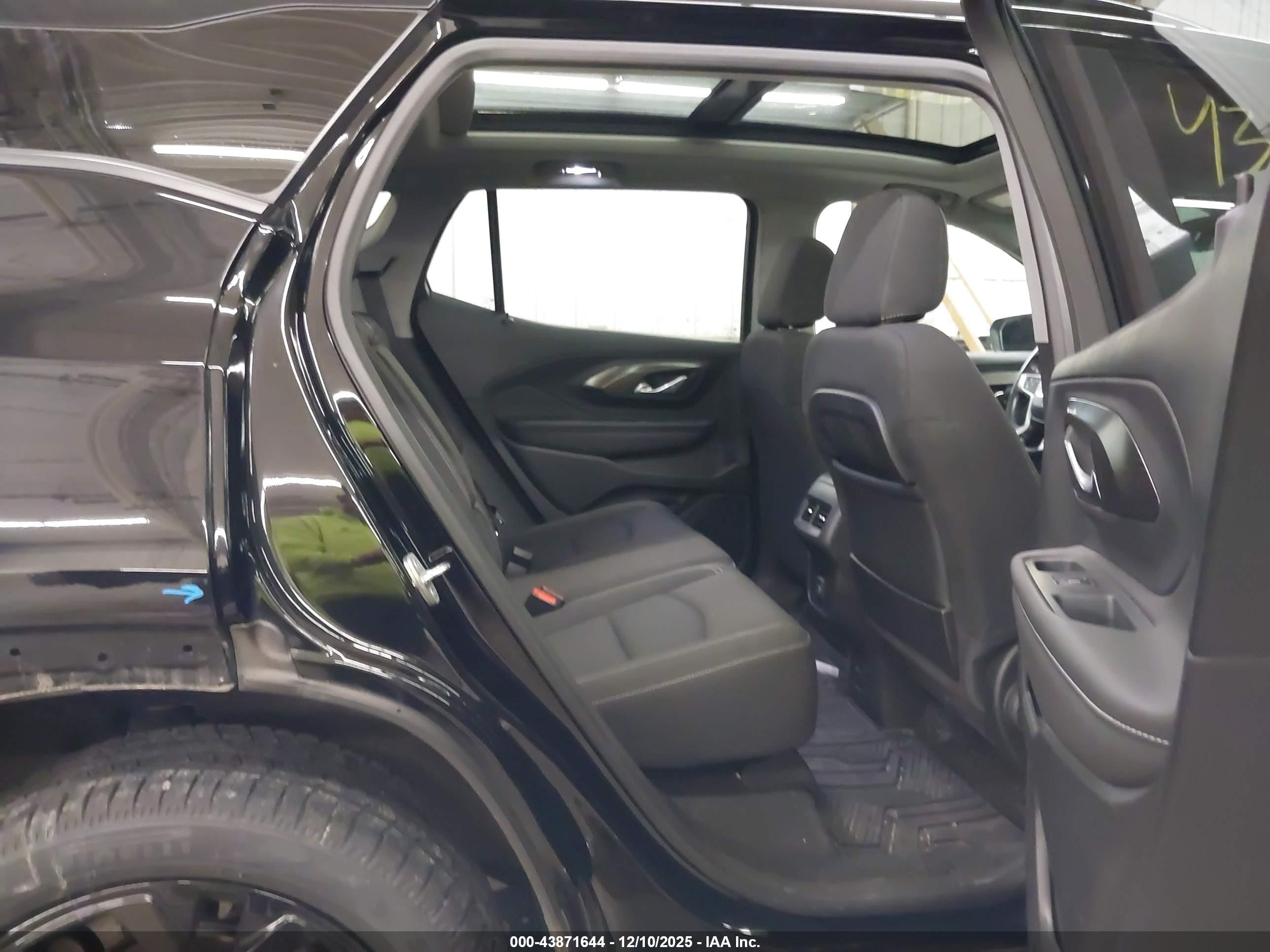 GMC TERRAIN image 8