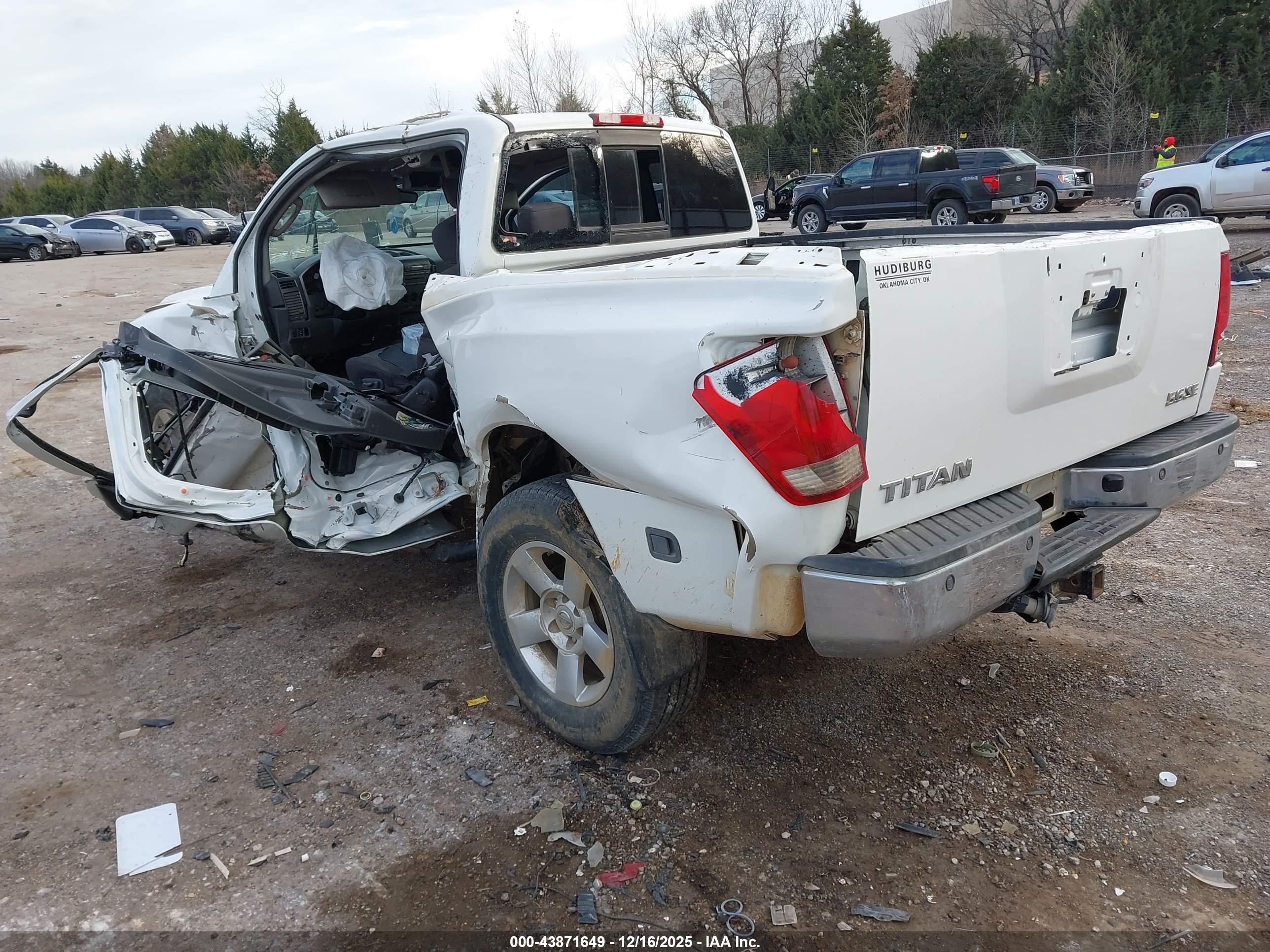 NISSAN TITAN image 3