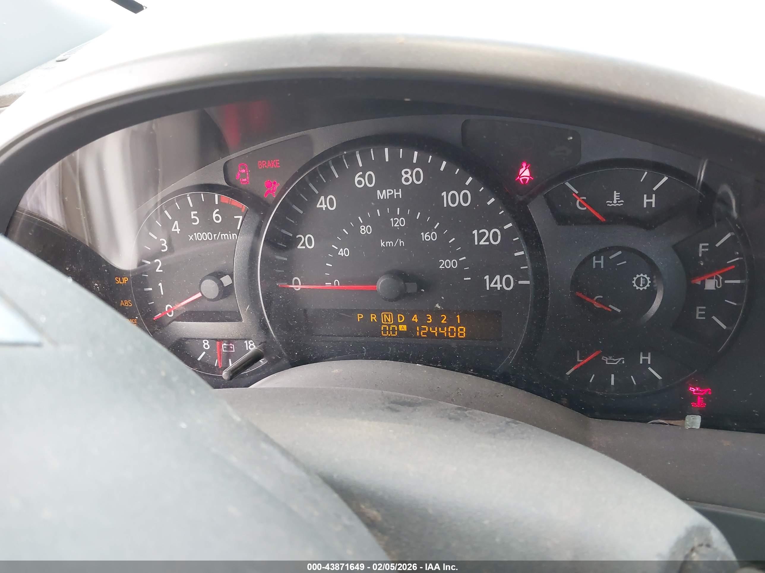 NISSAN TITAN image 7