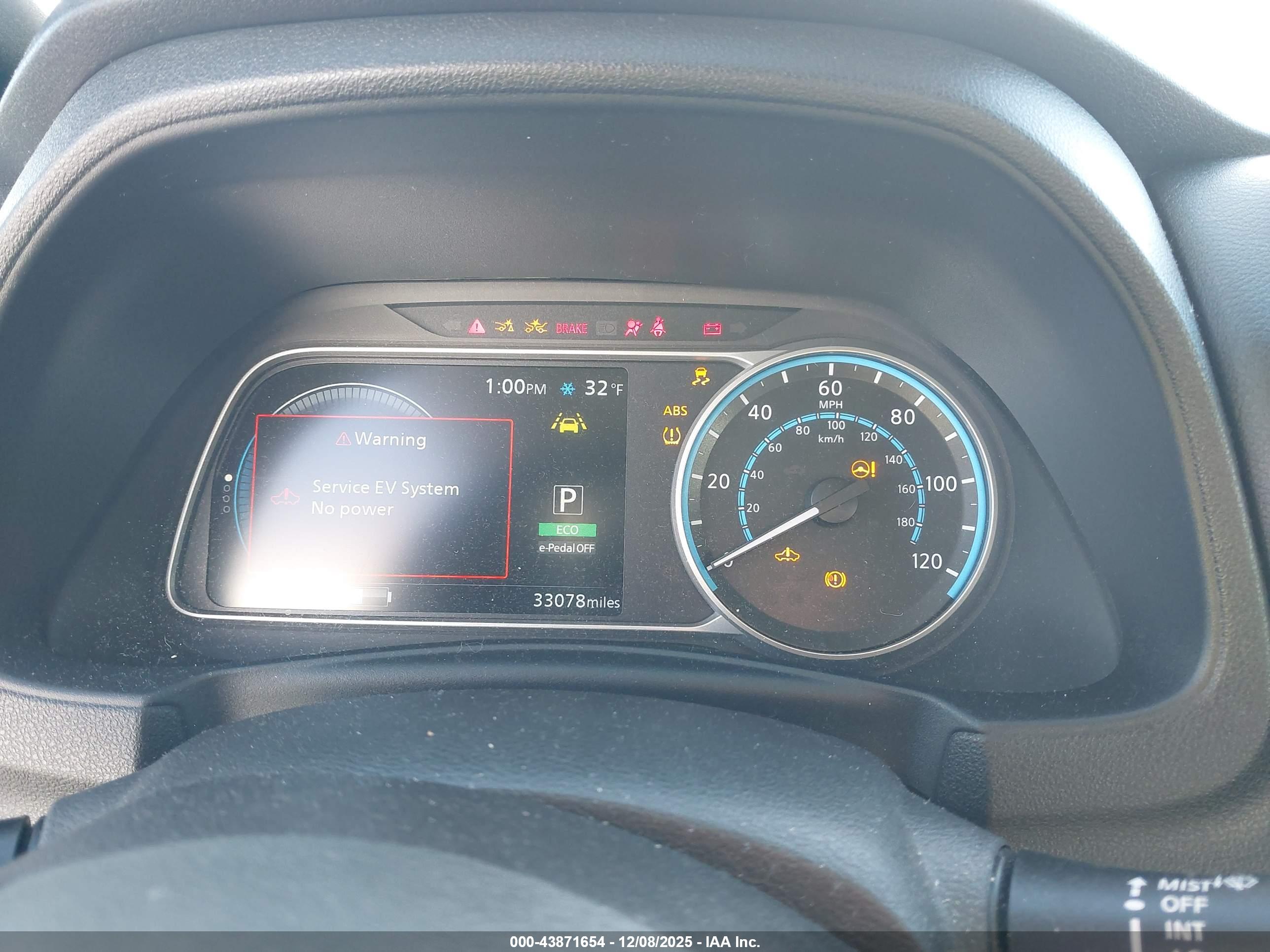 NISSAN LEAF image 7