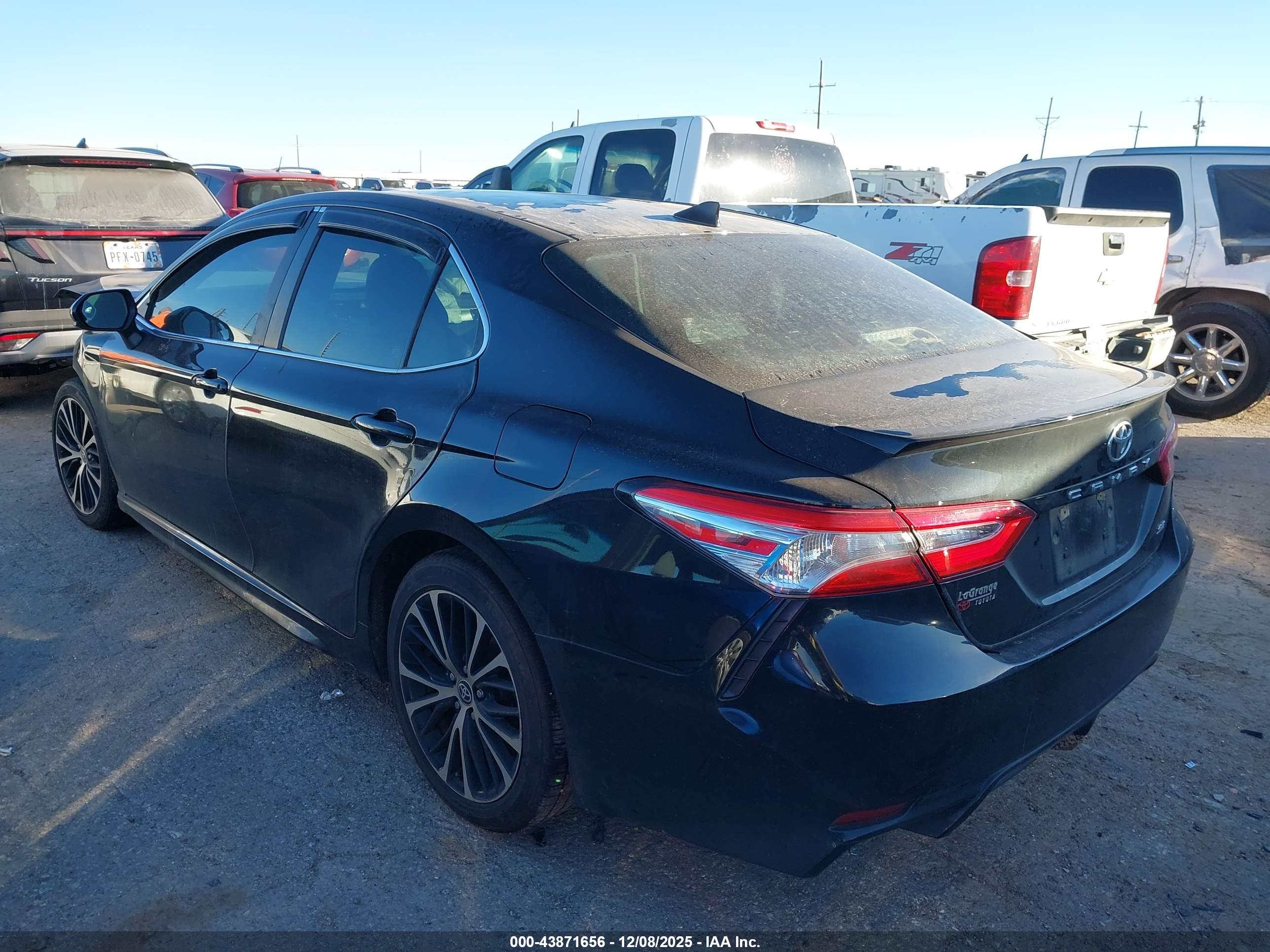 TOYOTA CAMRY image 3