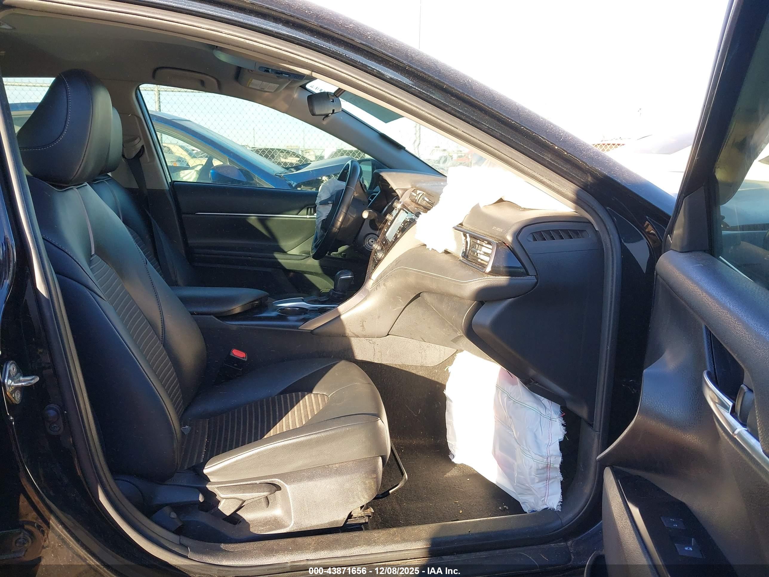 TOYOTA CAMRY image 5