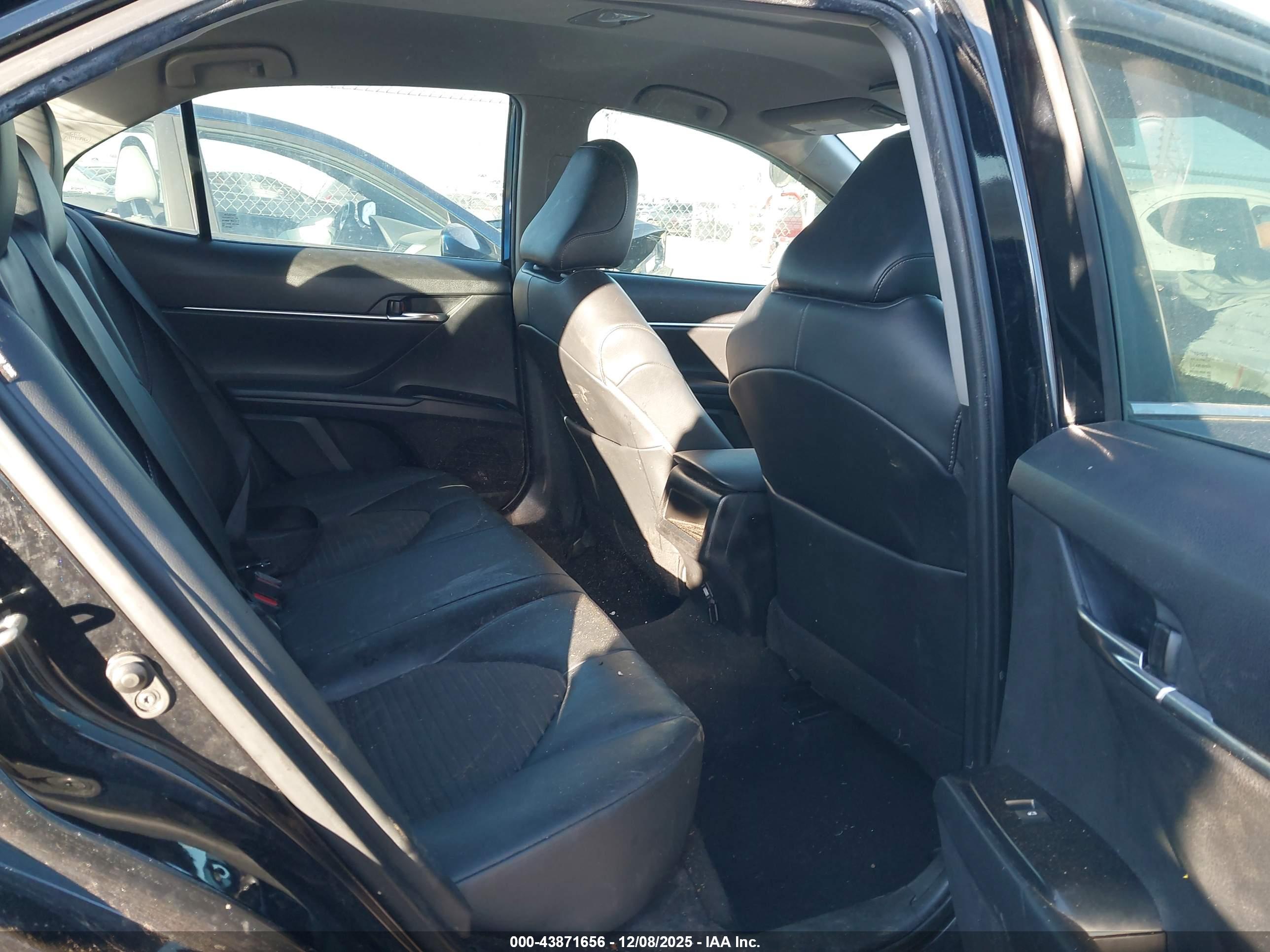 TOYOTA CAMRY image 8