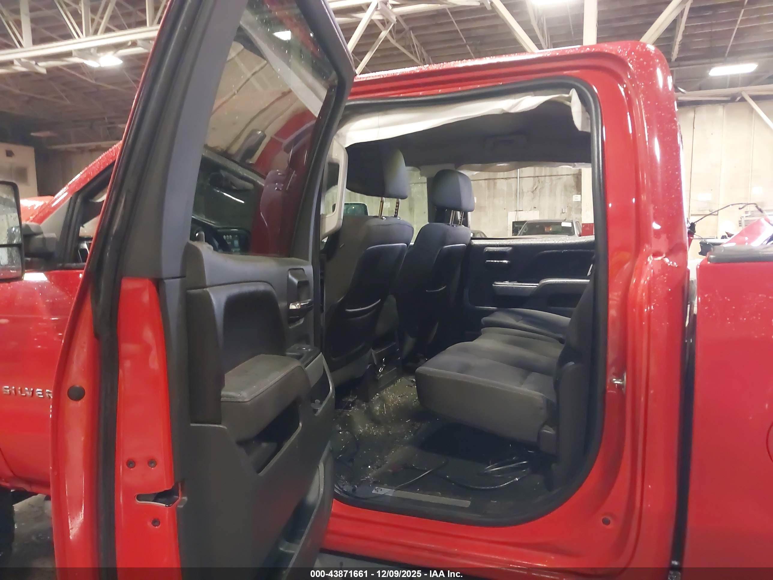 CHEVROLET SILVERADO image 8