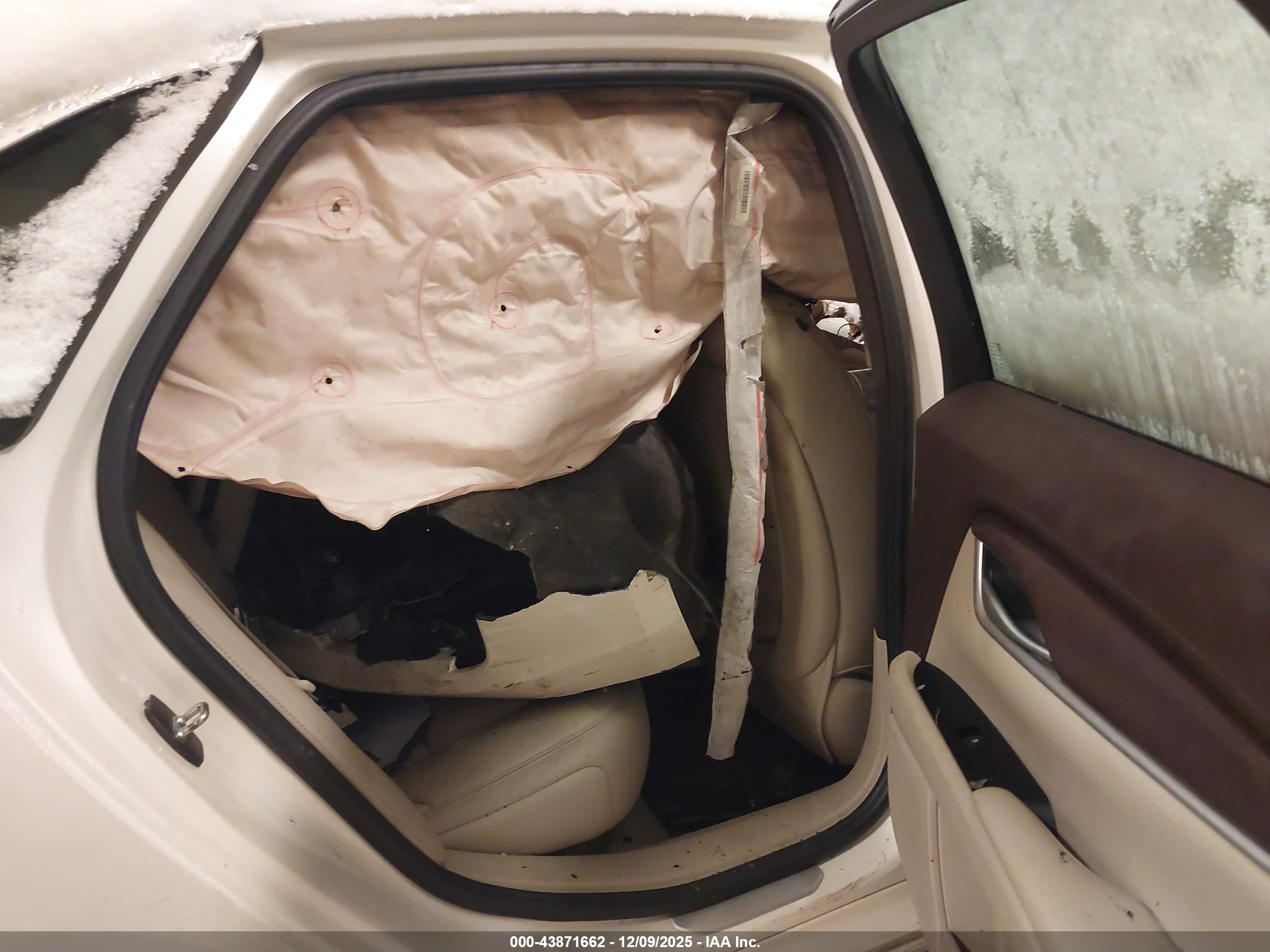 CADILLAC XTS image 8