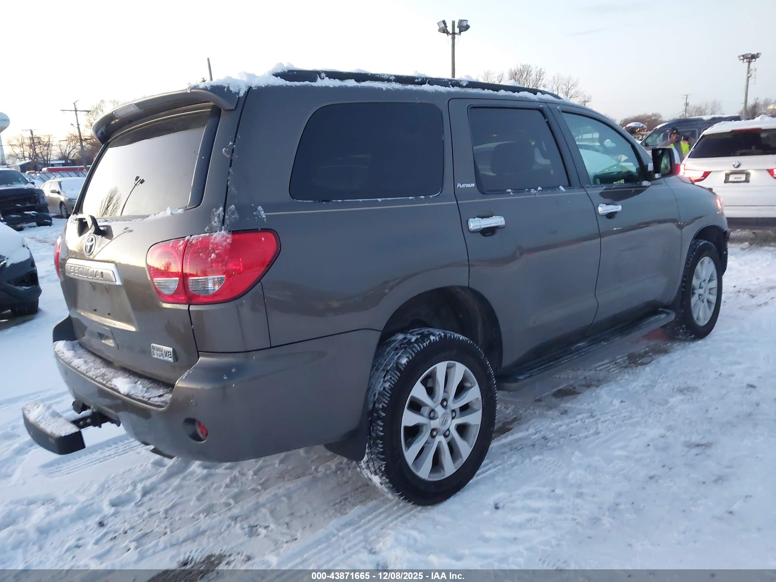 TOYOTA SEQUOIA image 4