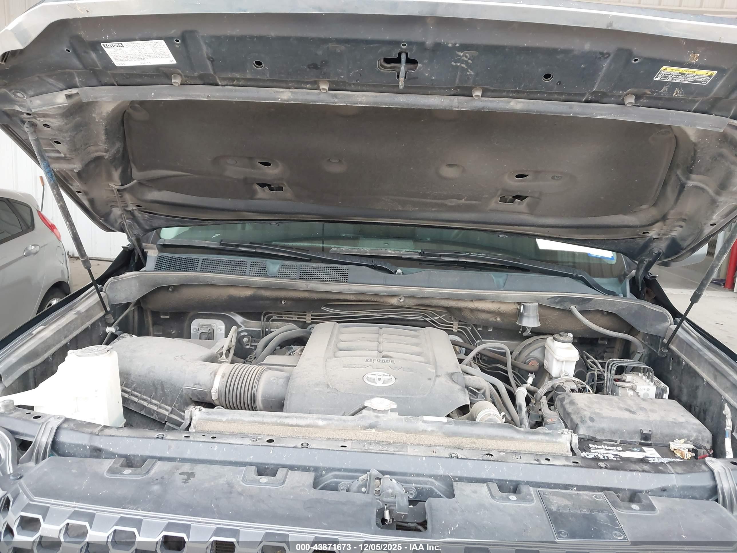 TOYOTA TUNDRA image 10