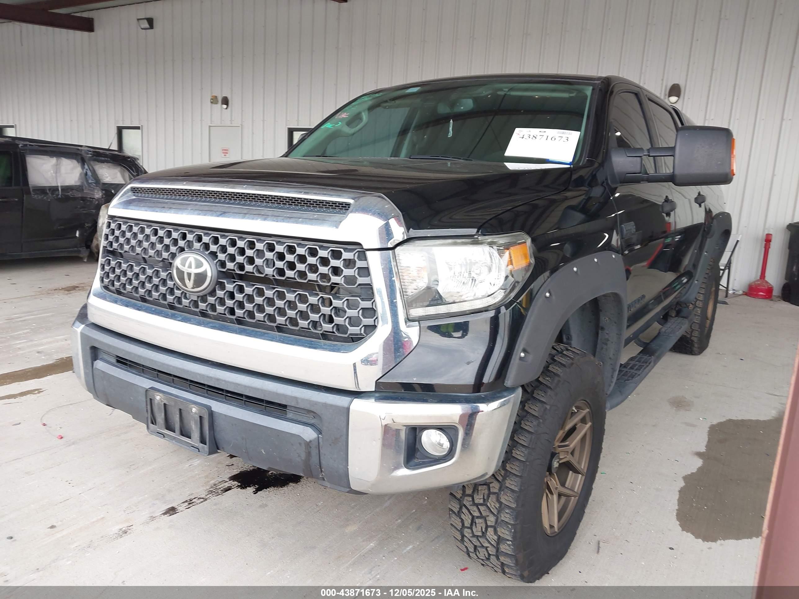 TOYOTA TUNDRA image 2