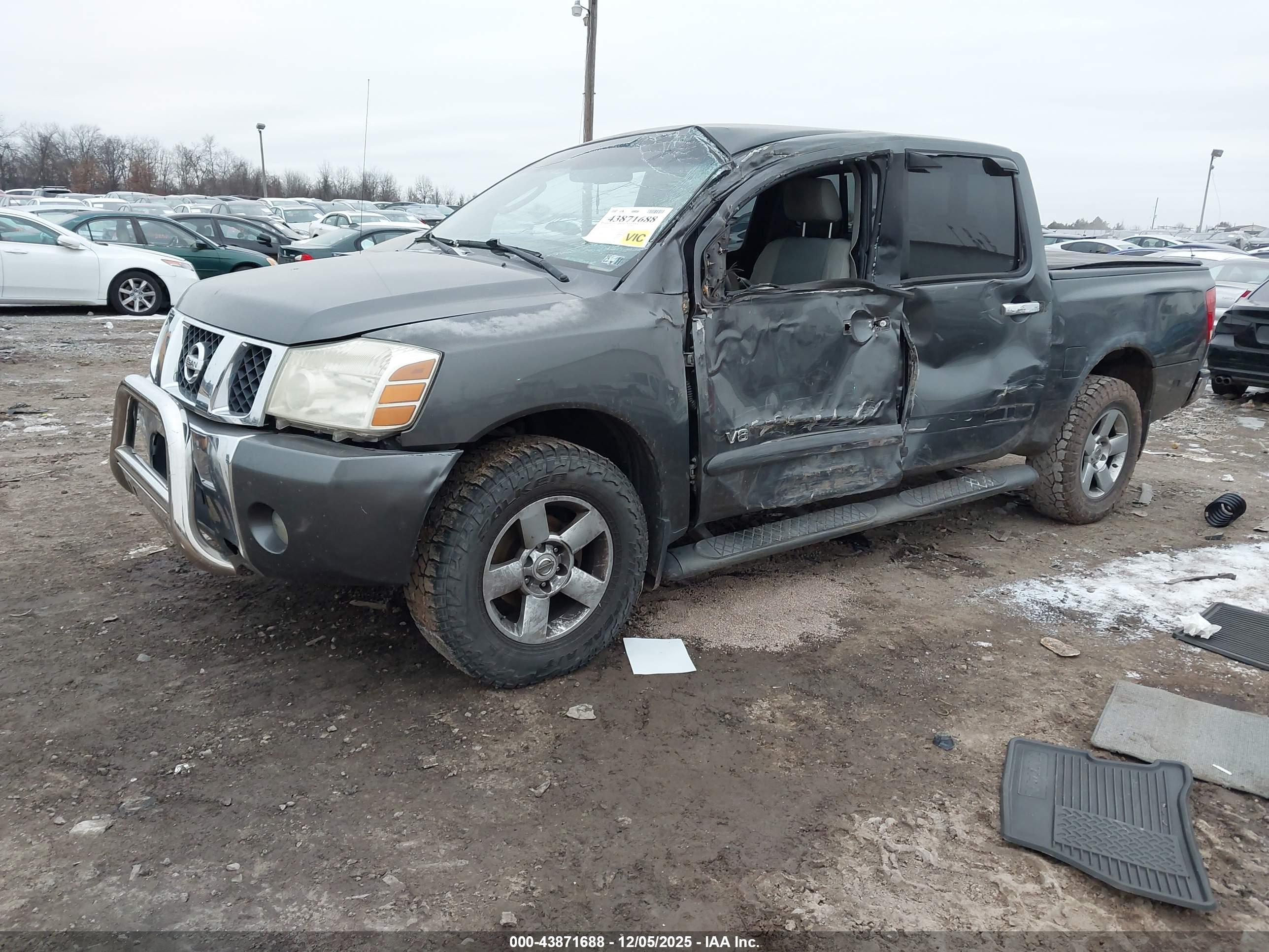 NISSAN TITAN image 2