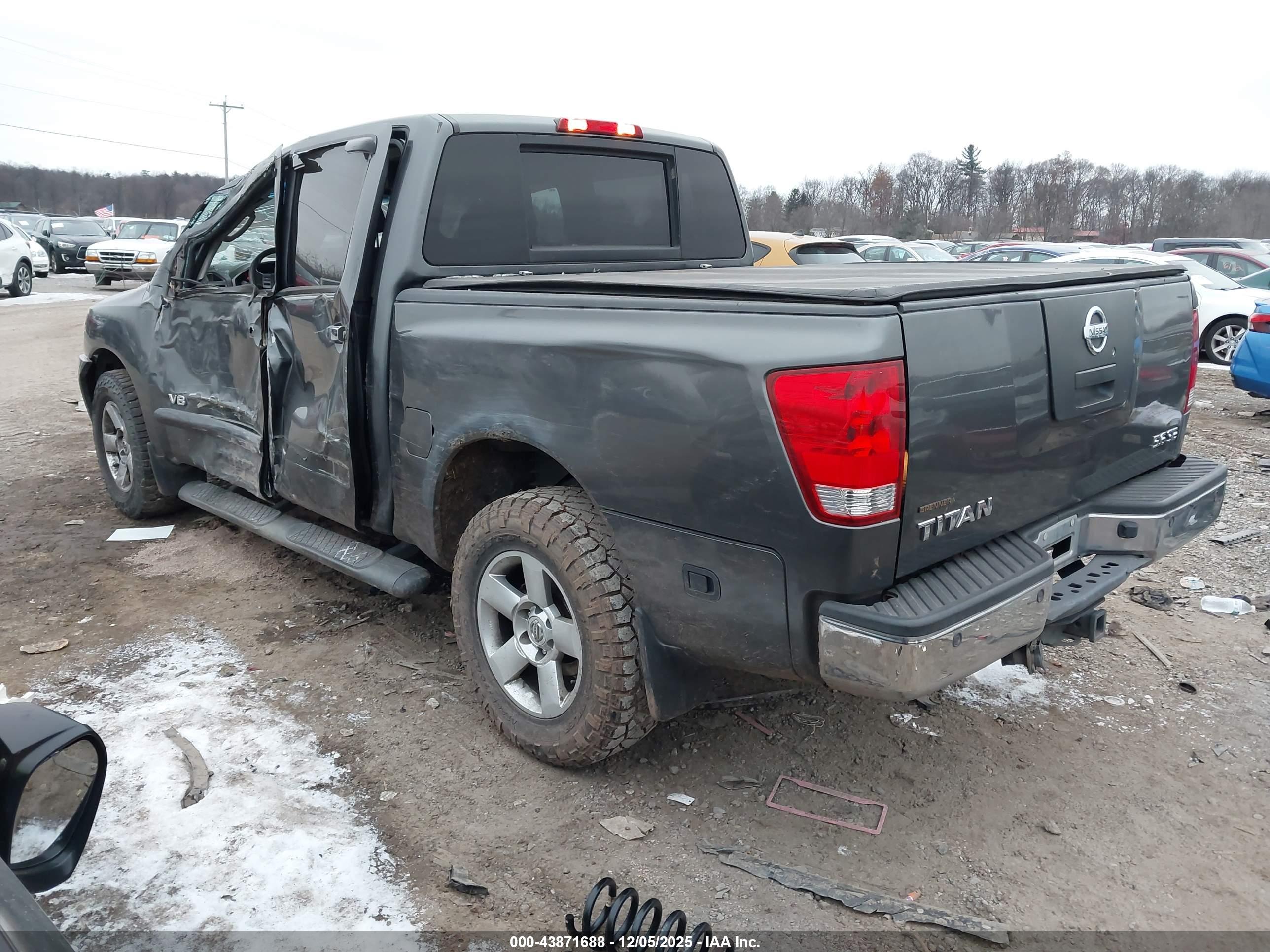 NISSAN TITAN image 3