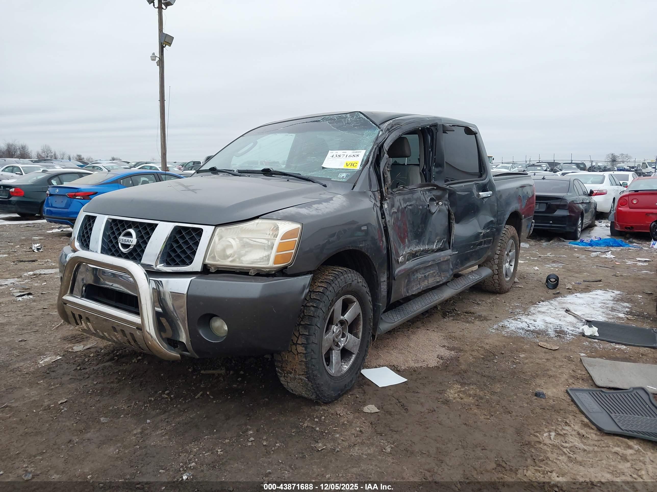 NISSAN TITAN image 6