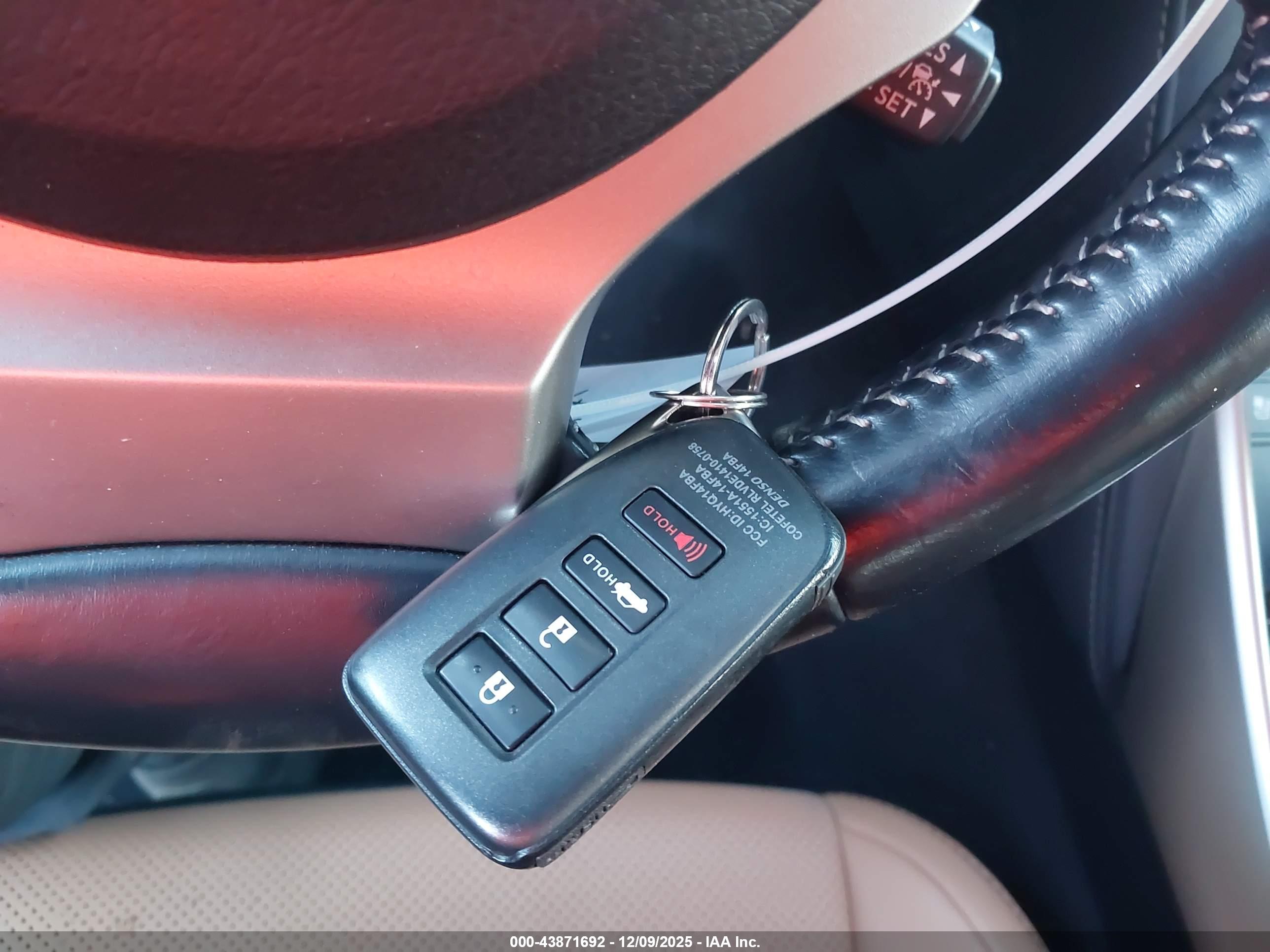 LEXUS IS image 11