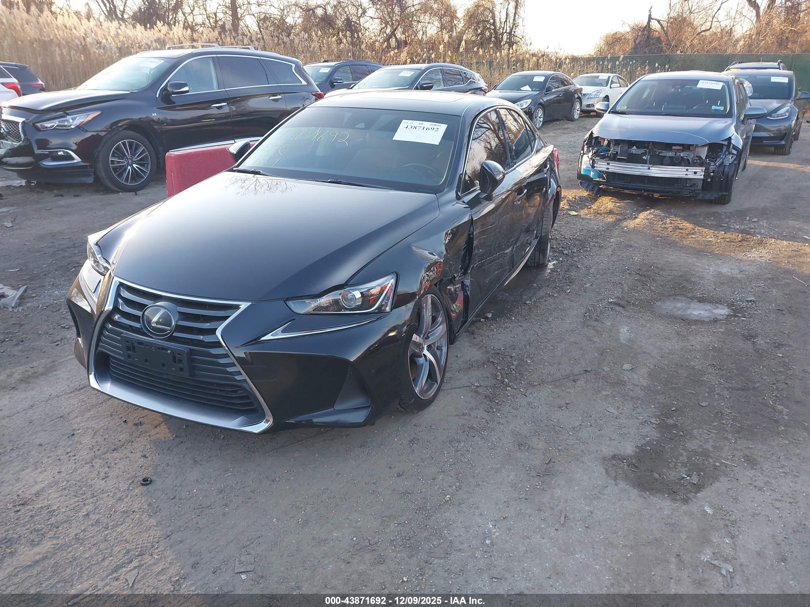 LEXUS IS image 2