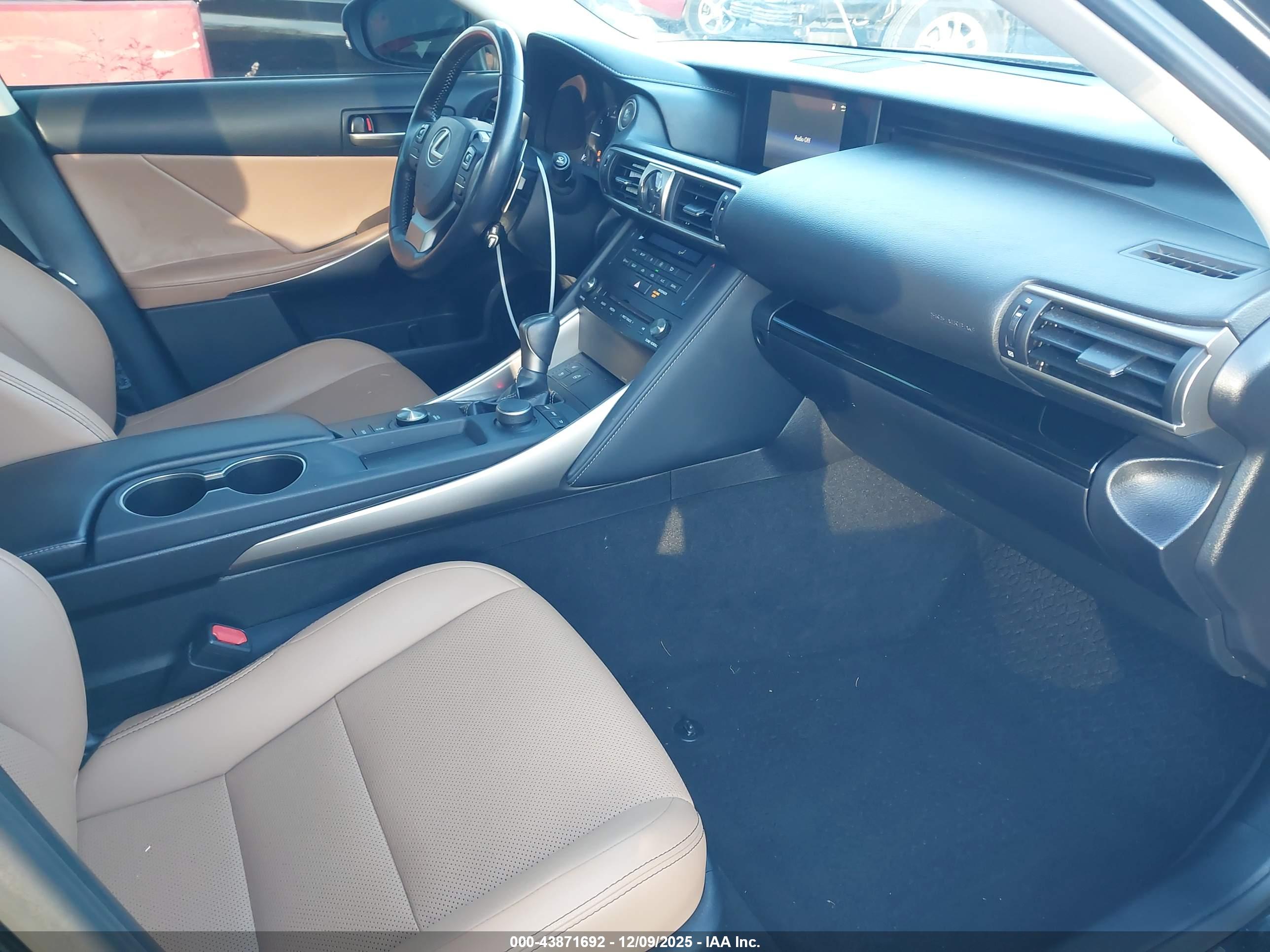 LEXUS IS image 5