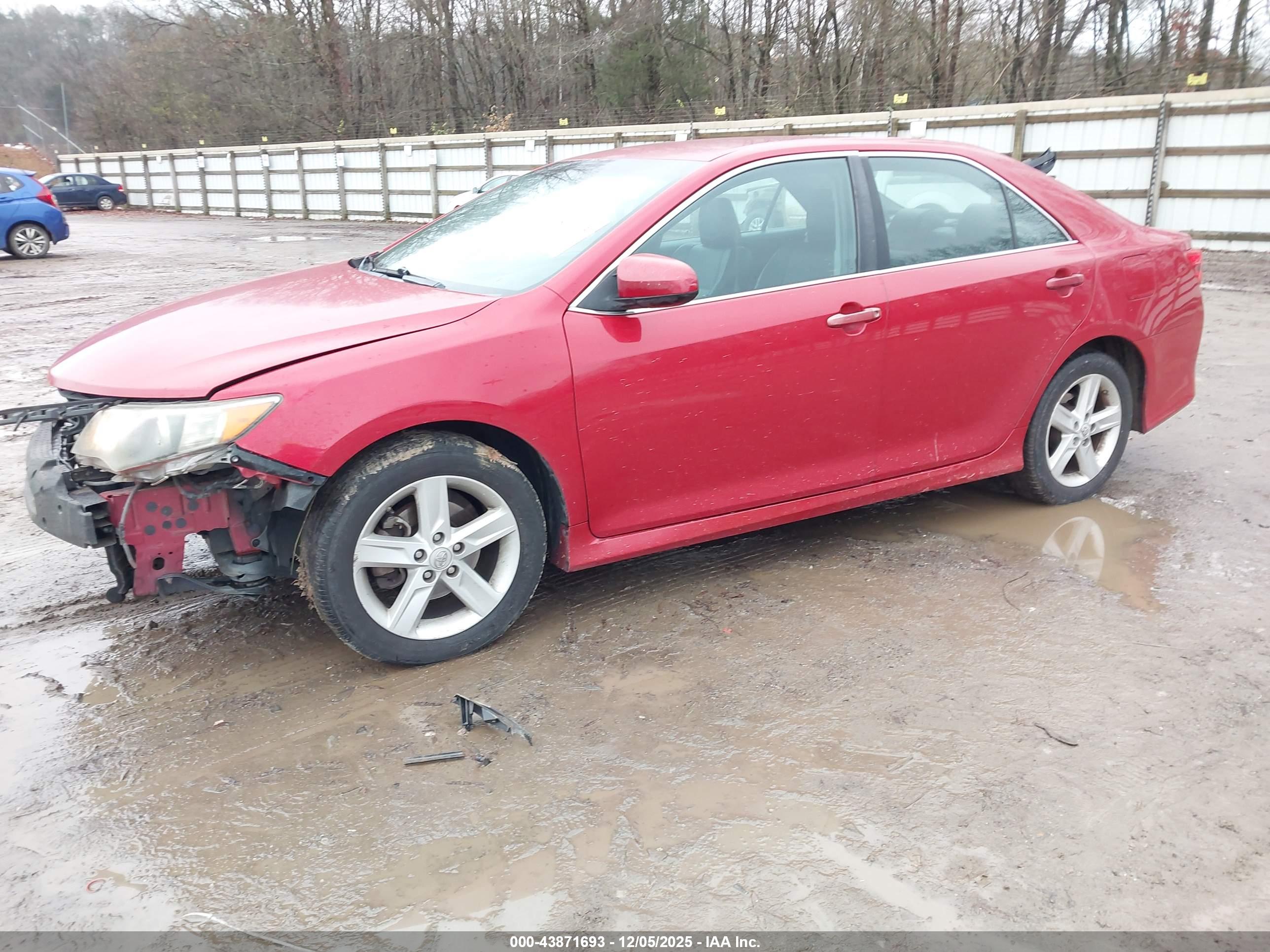 TOYOTA CAMRY image 2
