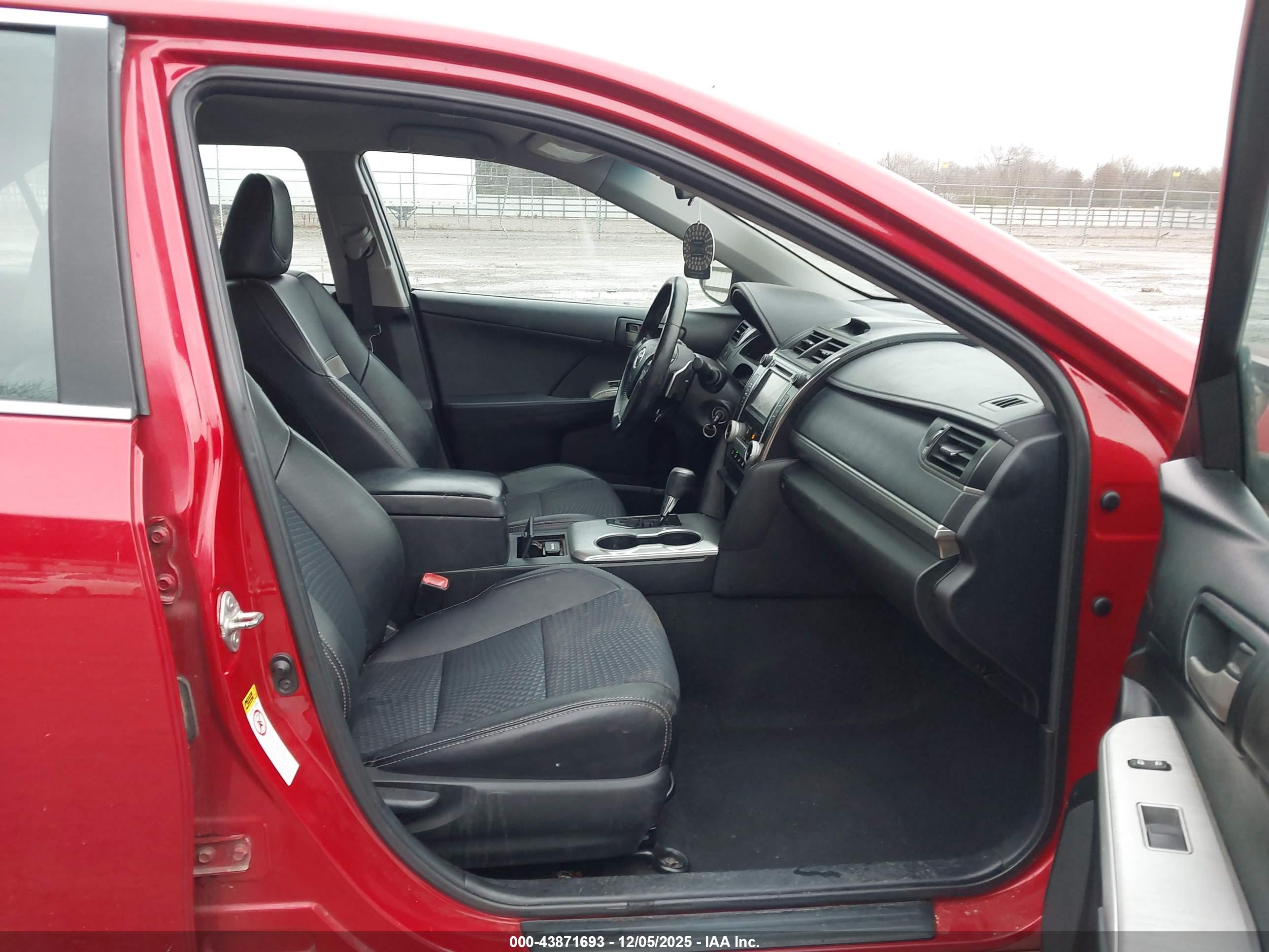 TOYOTA CAMRY image 5