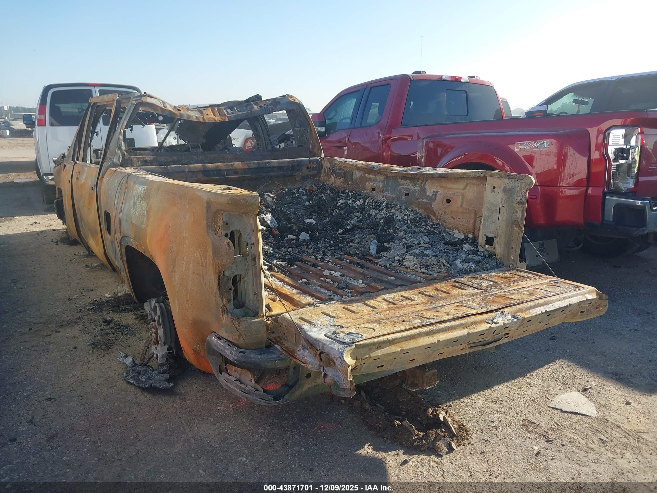 CHEVROLET SILVERADO image 4