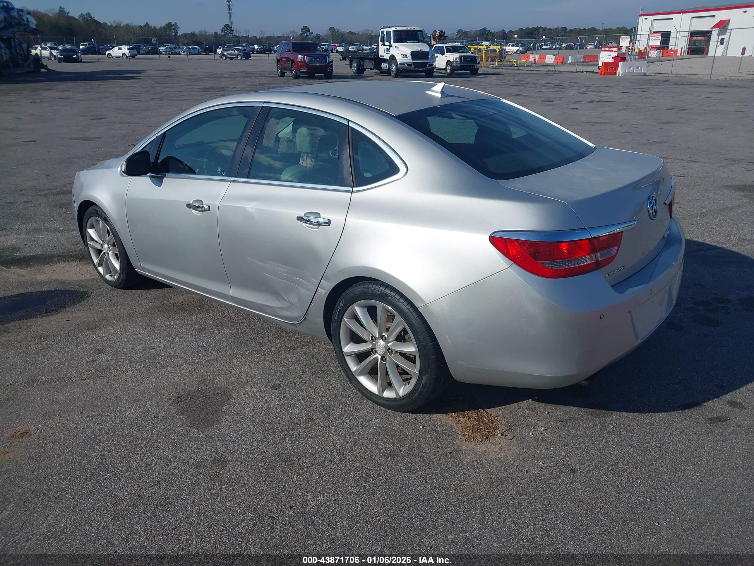 BUICK VERANO image 3