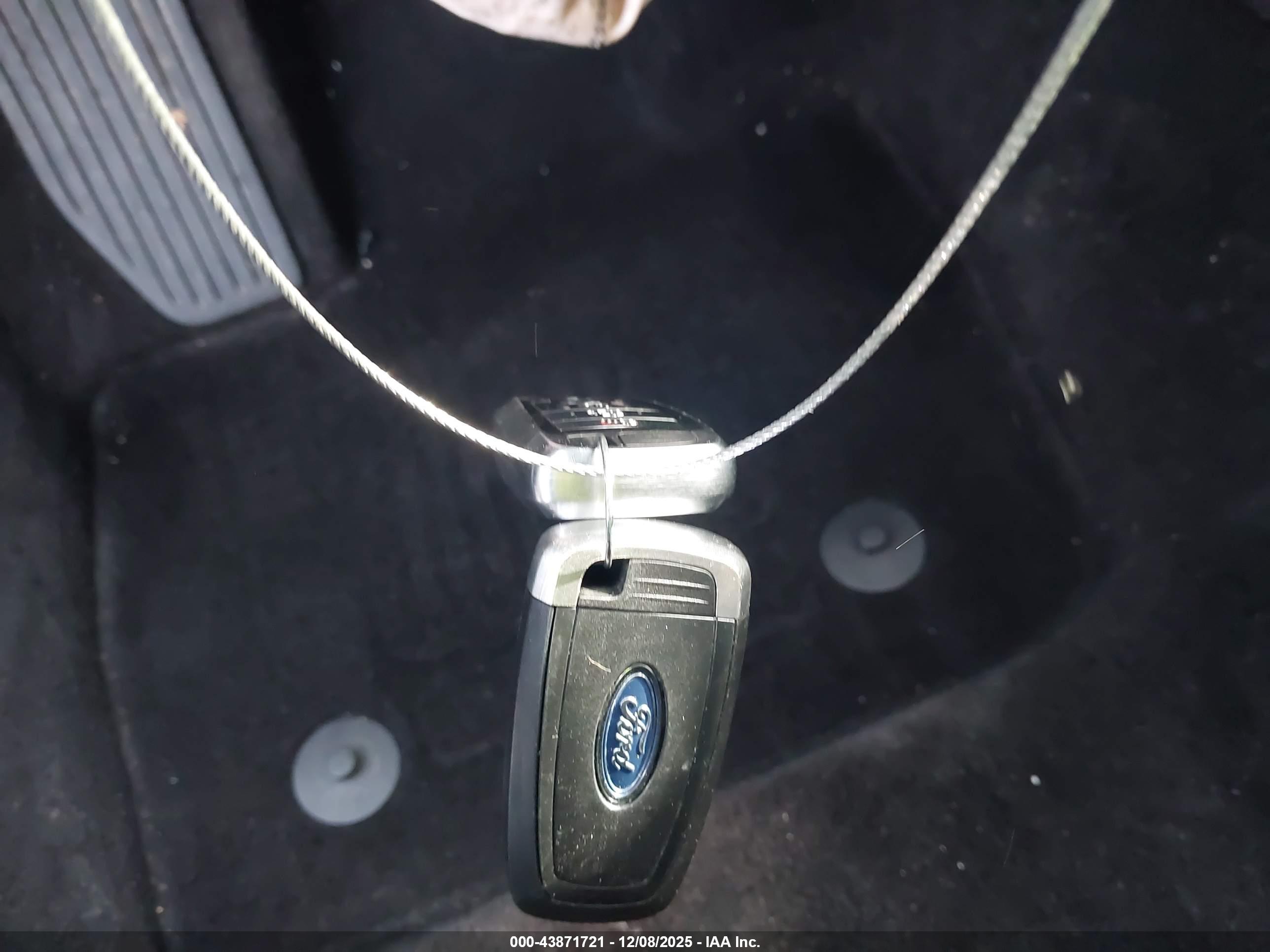 FORD FUSION image 11
