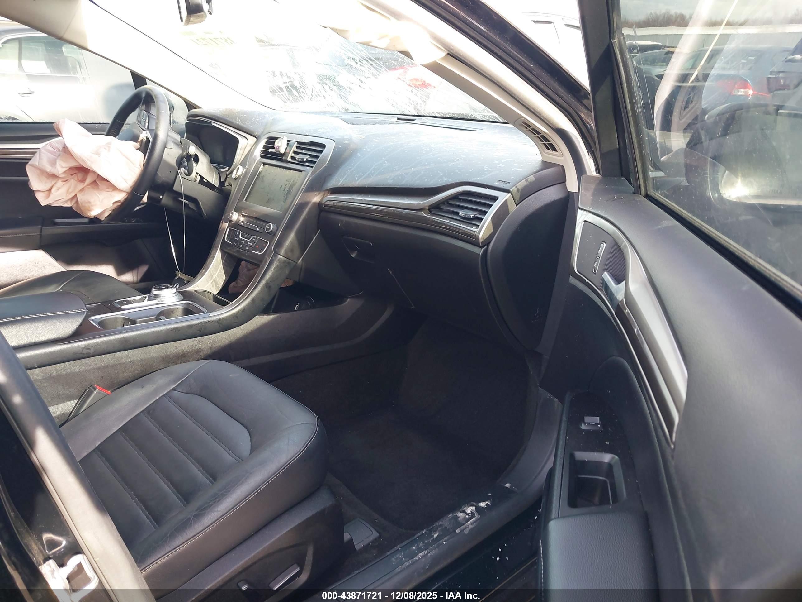 FORD FUSION image 5