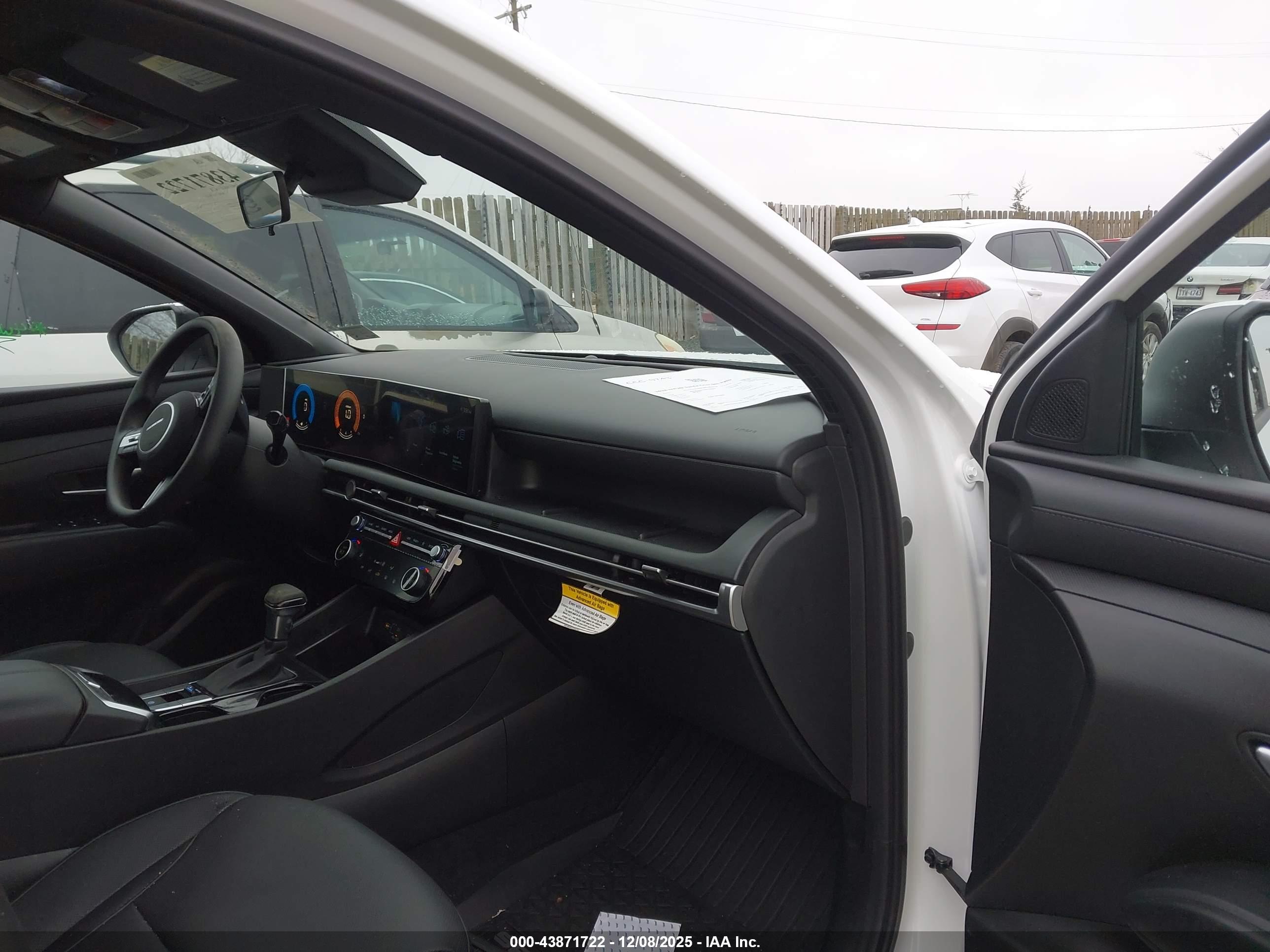 HYUNDAI SANTA image 5