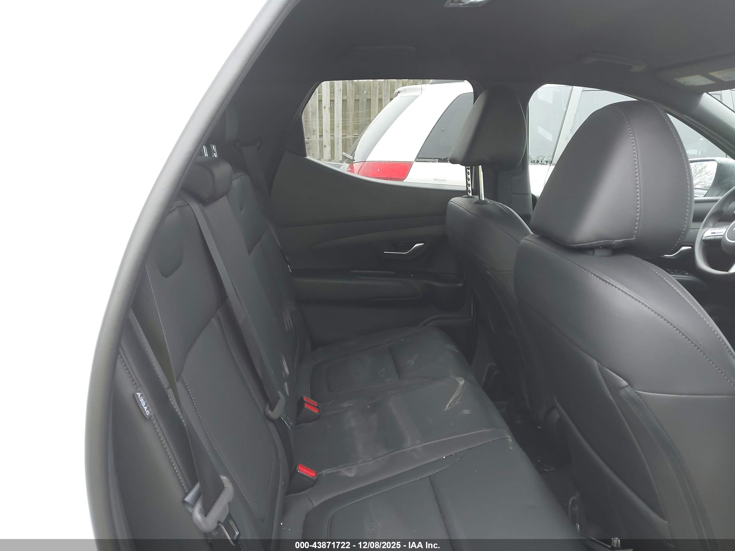 HYUNDAI SANTA image 8