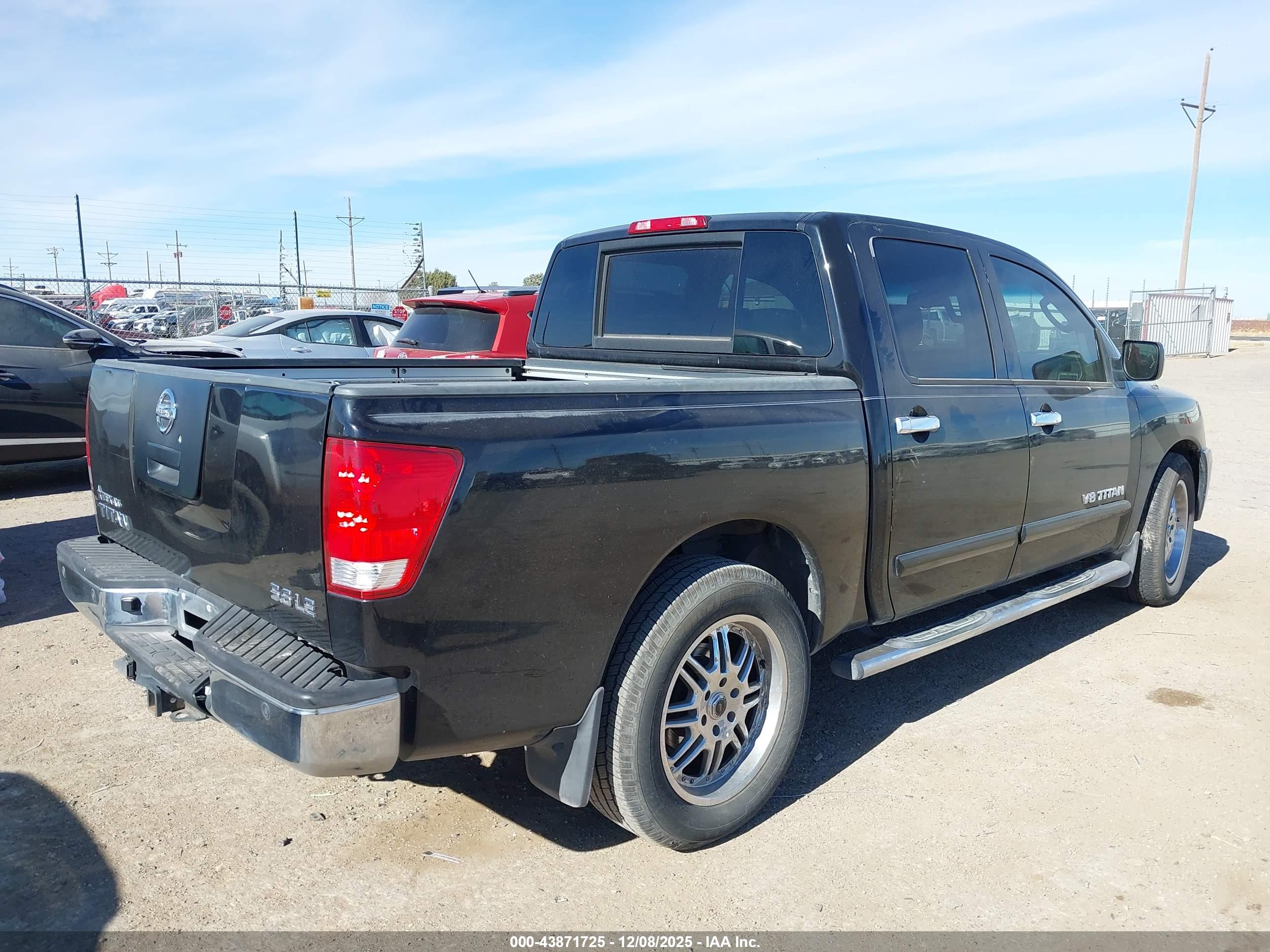 NISSAN TITAN image 4