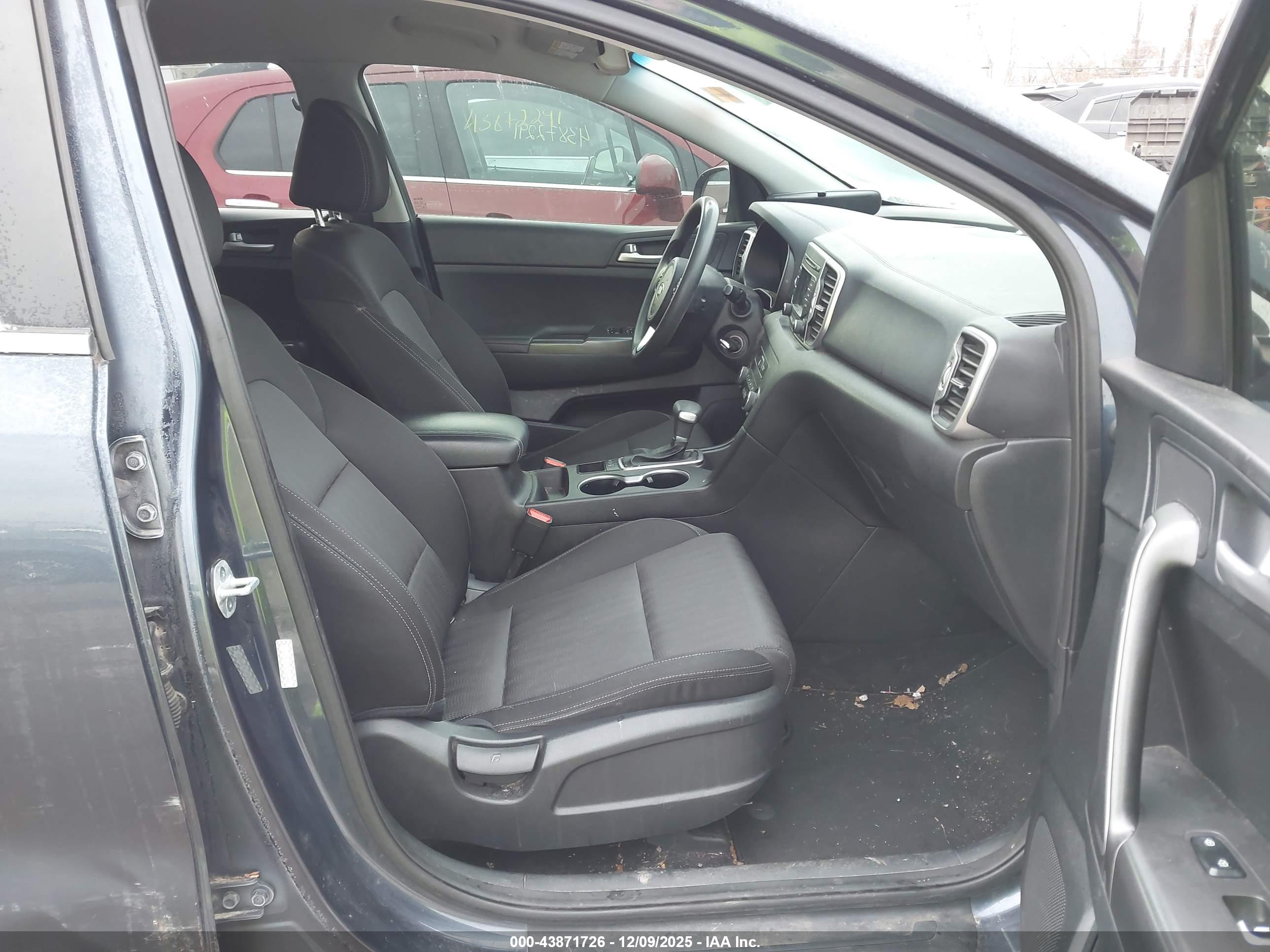 KIA SPORTAGE image 5