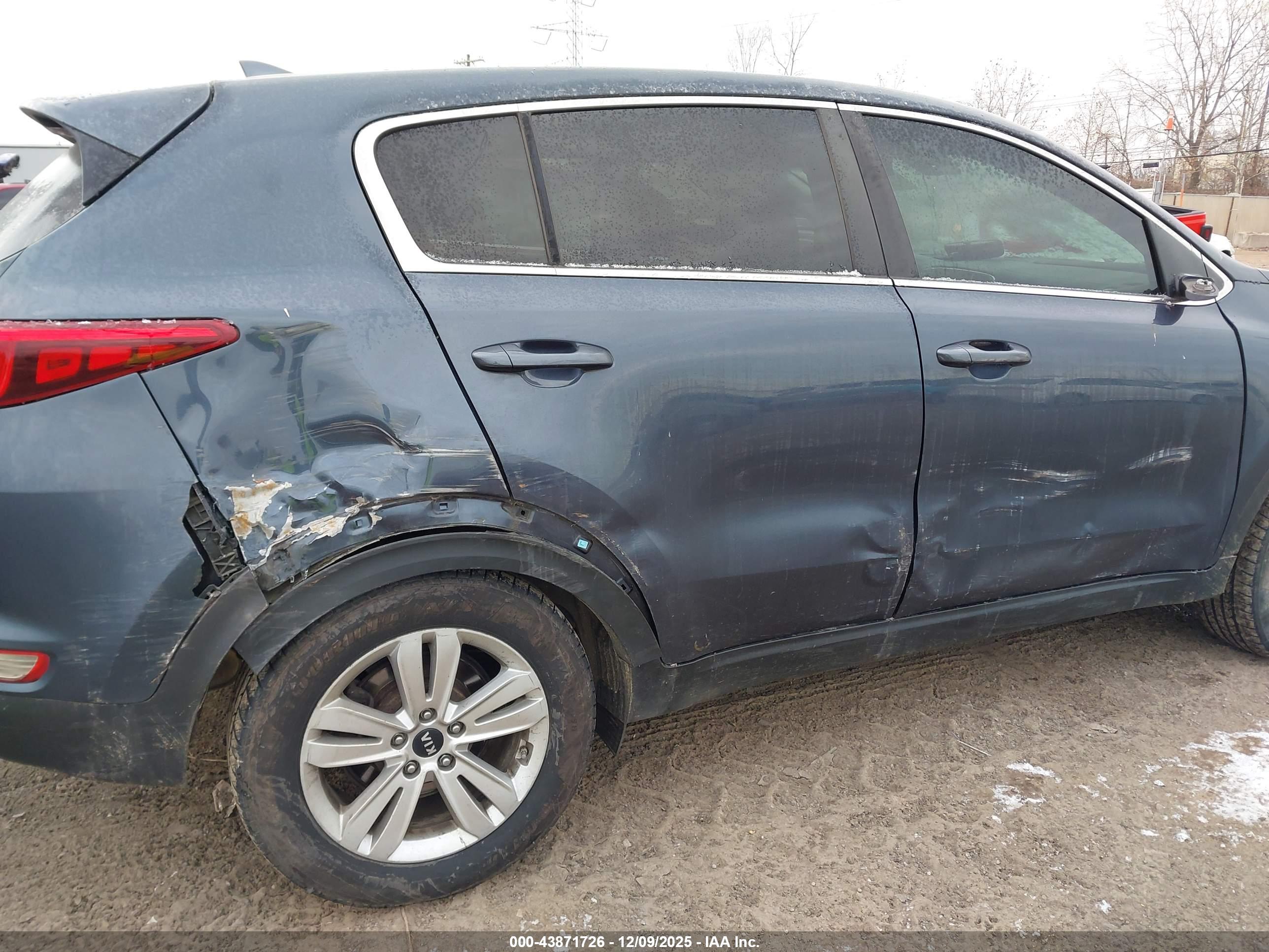 KIA SPORTAGE image 6
