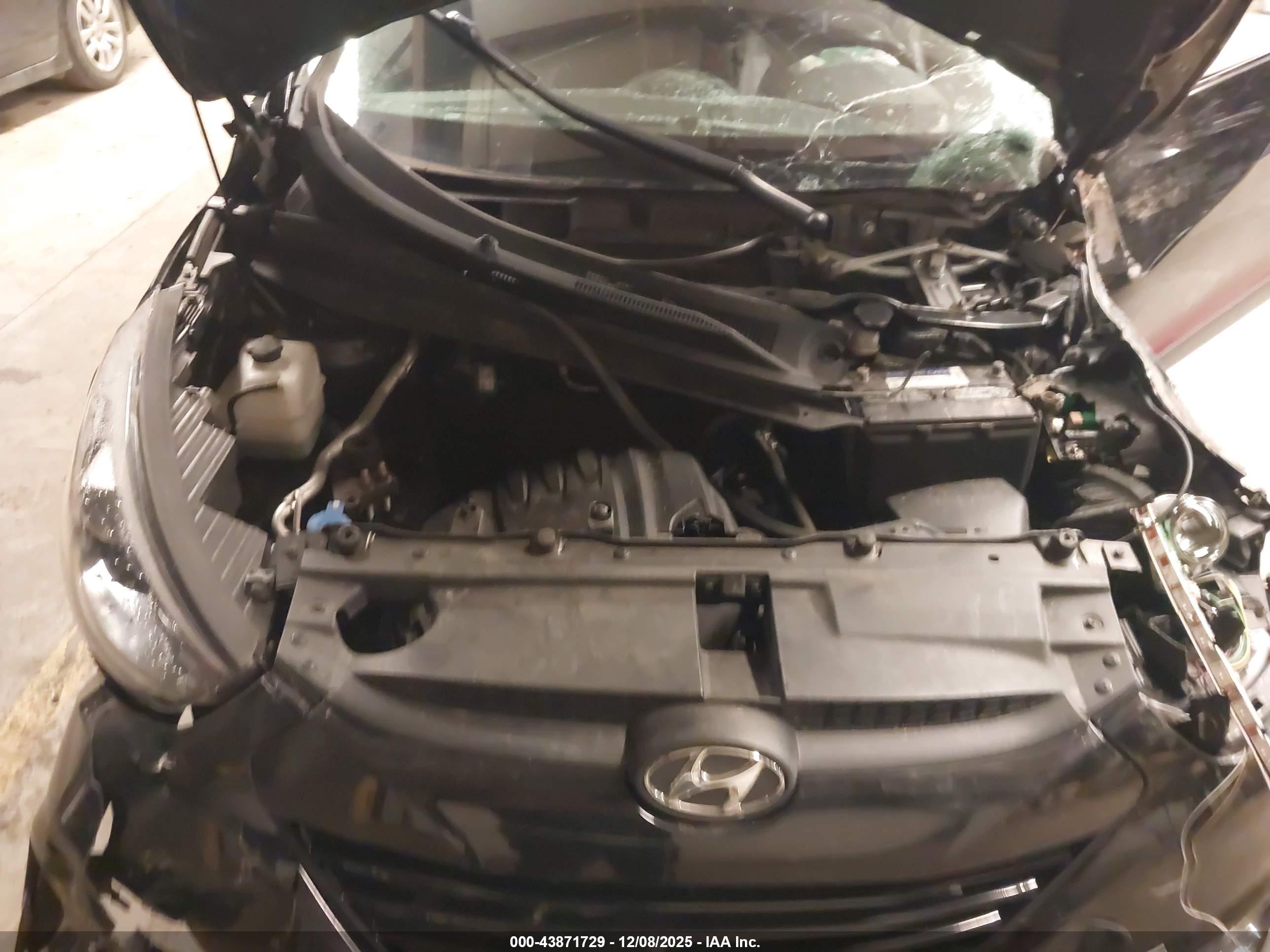HYUNDAI TUCSON image 10